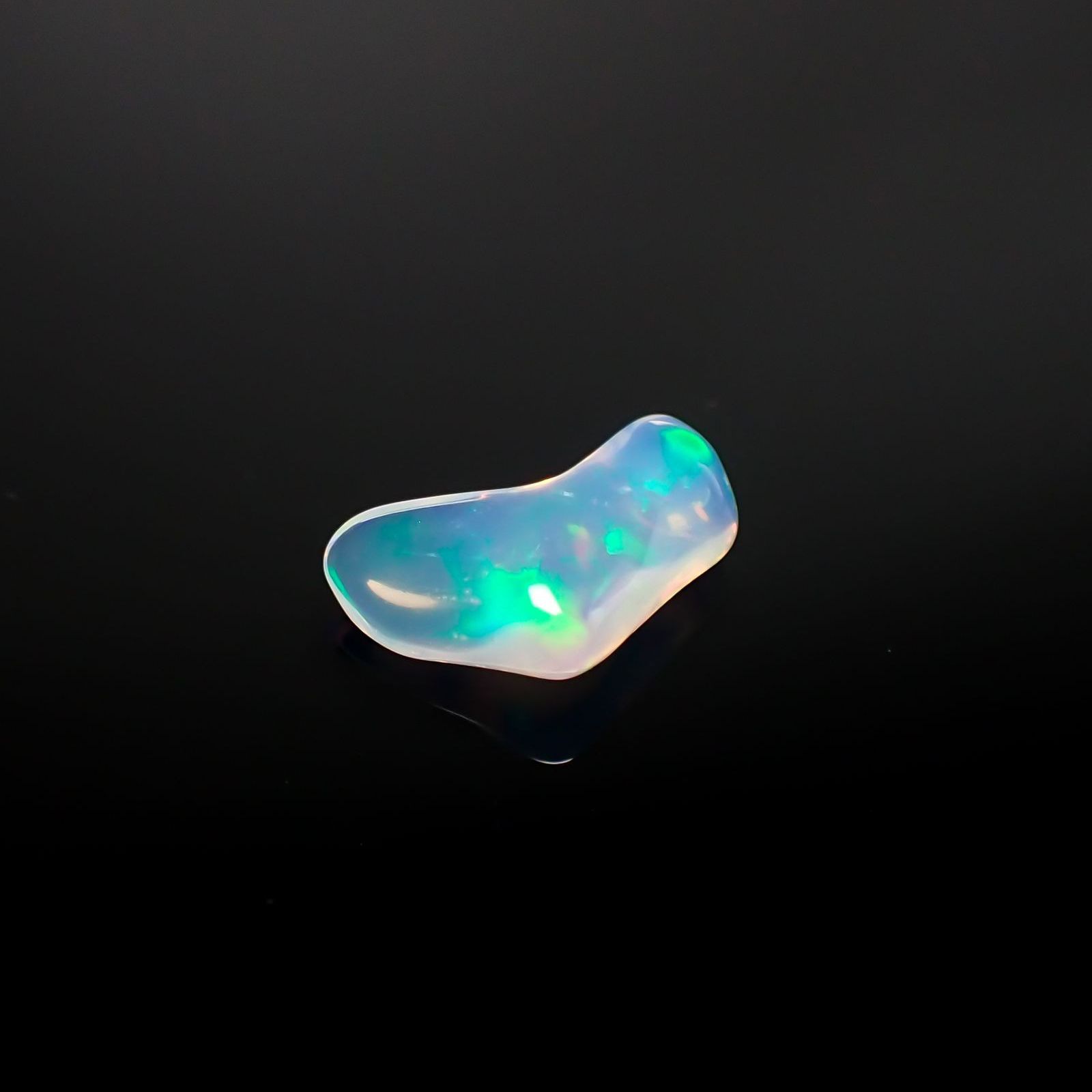 ◇バロック型◇エチオピアオパール(宝石名オパール) エチオピア産 識別済 1.53ct / 12.7x7.5mm前後 [260111398]