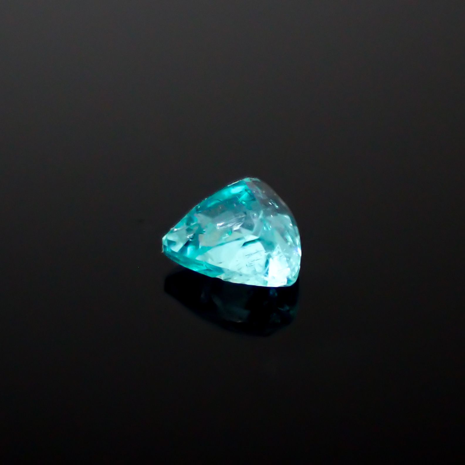 パライバトルマリン ブラジル産 0.11ct[240928743]2.9x2.9mm前後