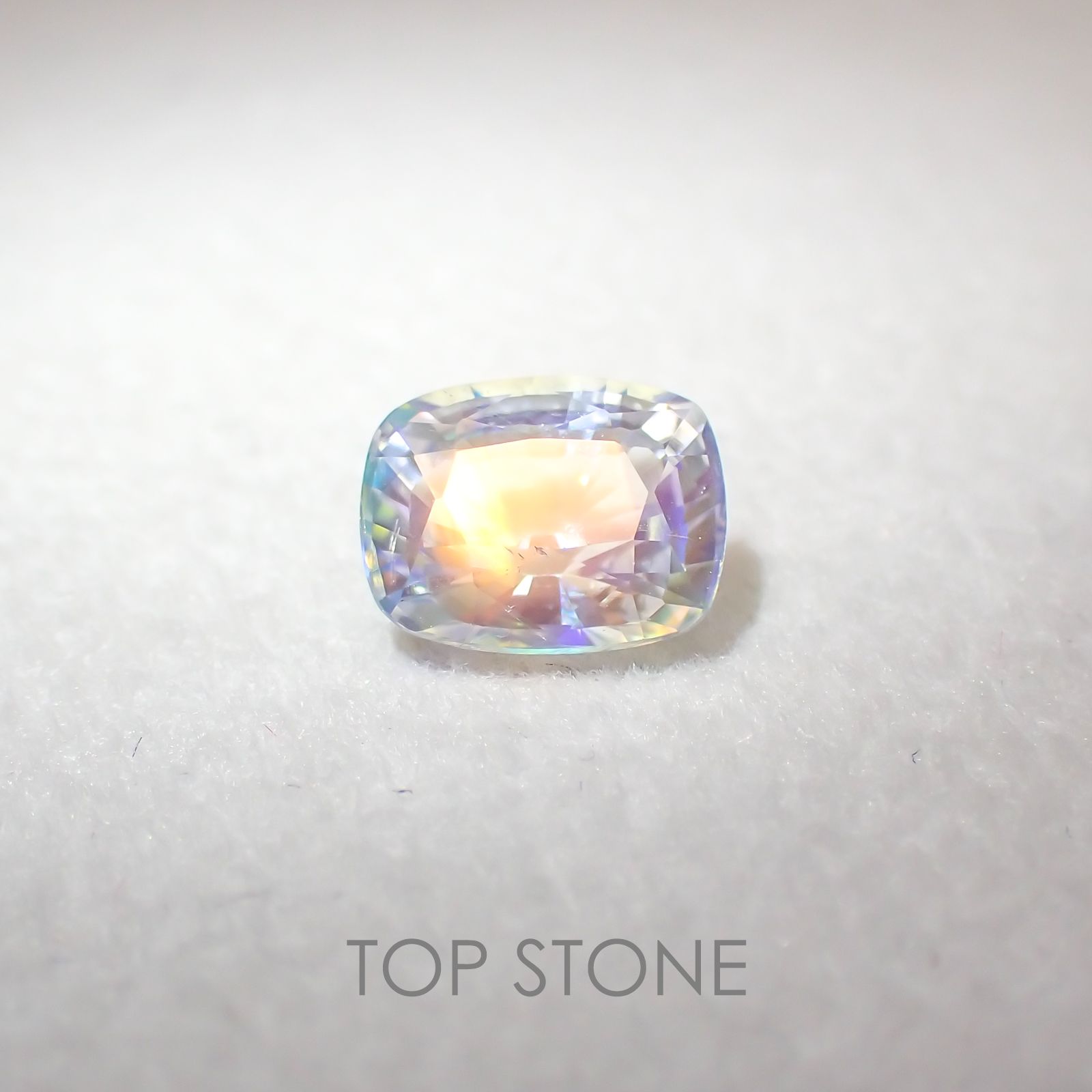 レインボームーンストーン(アンデシンラブラドライト) マダガスカル産 ルース 0.97ct[210410568]7.2×5.6mm前後
