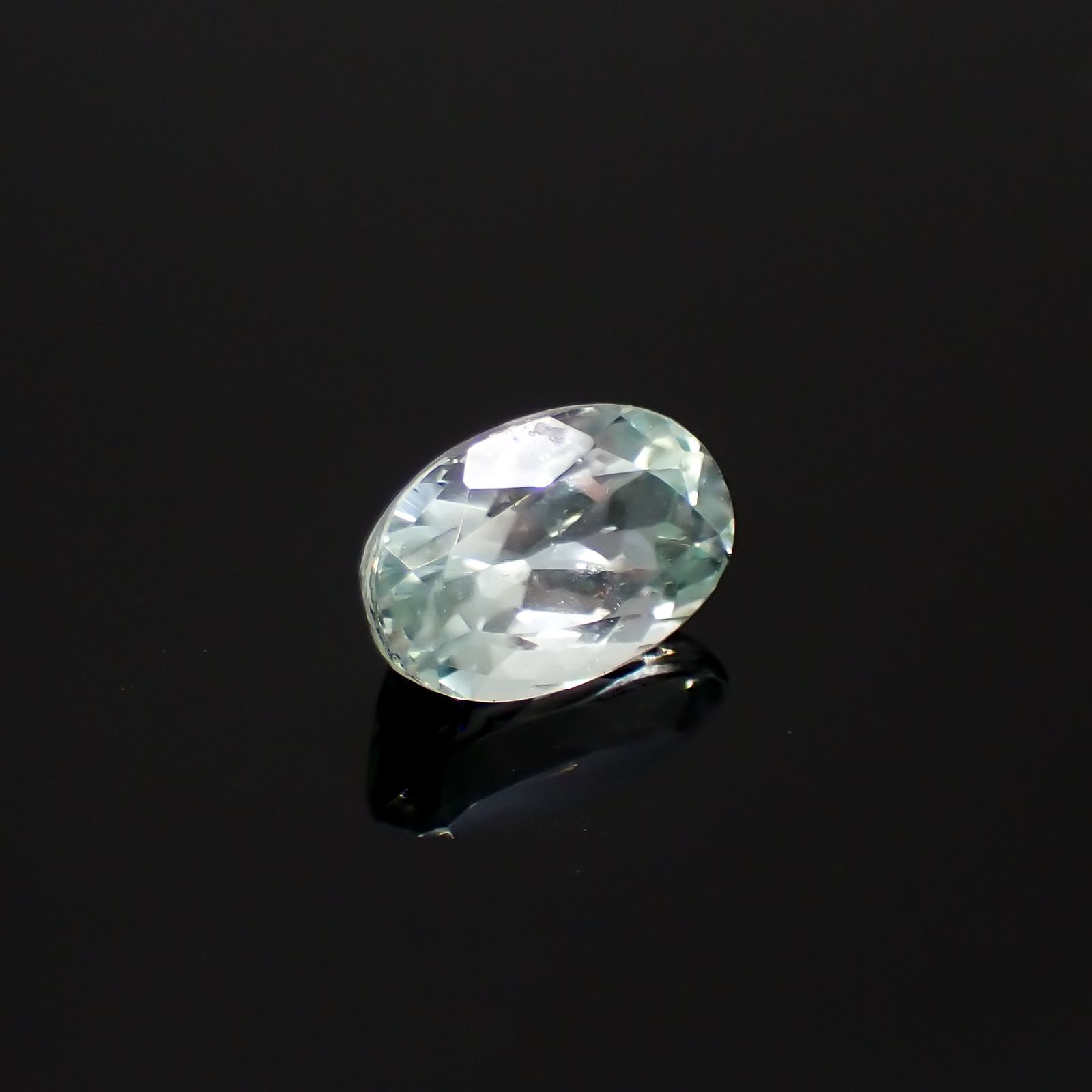 ユークレース(宝石名ユークレース)コロンビア産 1.216ct ソ付(彩珠)[220616448]7.9x5.1mm前後