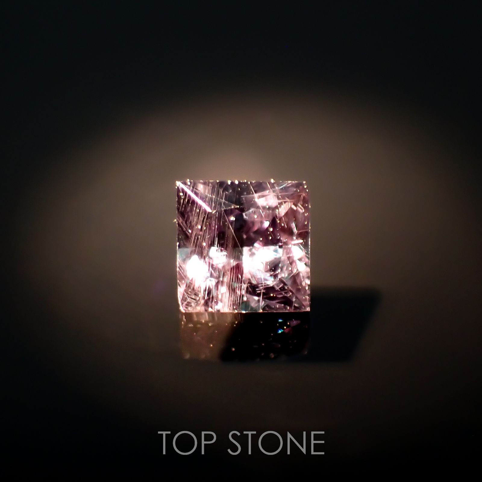 ◇プリンセスカット◇カラーチェンジガーネット アレキタイプ(宝石名ガーネット)マダガスカル・ベキリー産 0.17ct 識別済[221219621]2.9x2.8mm前後