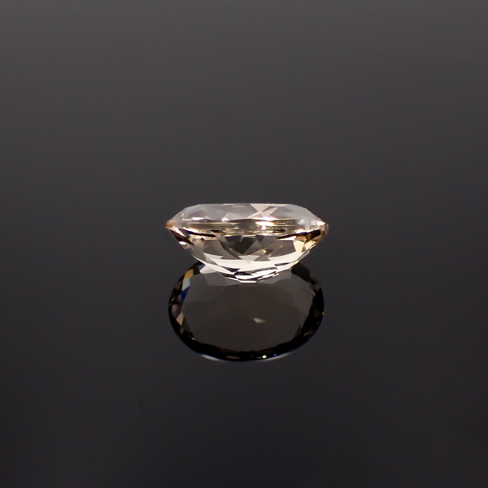 含バリウム・サニディン(宝石名サニディン)ドイツ産 1.82ct 識別済[231224976]9.6x7.3mm前後