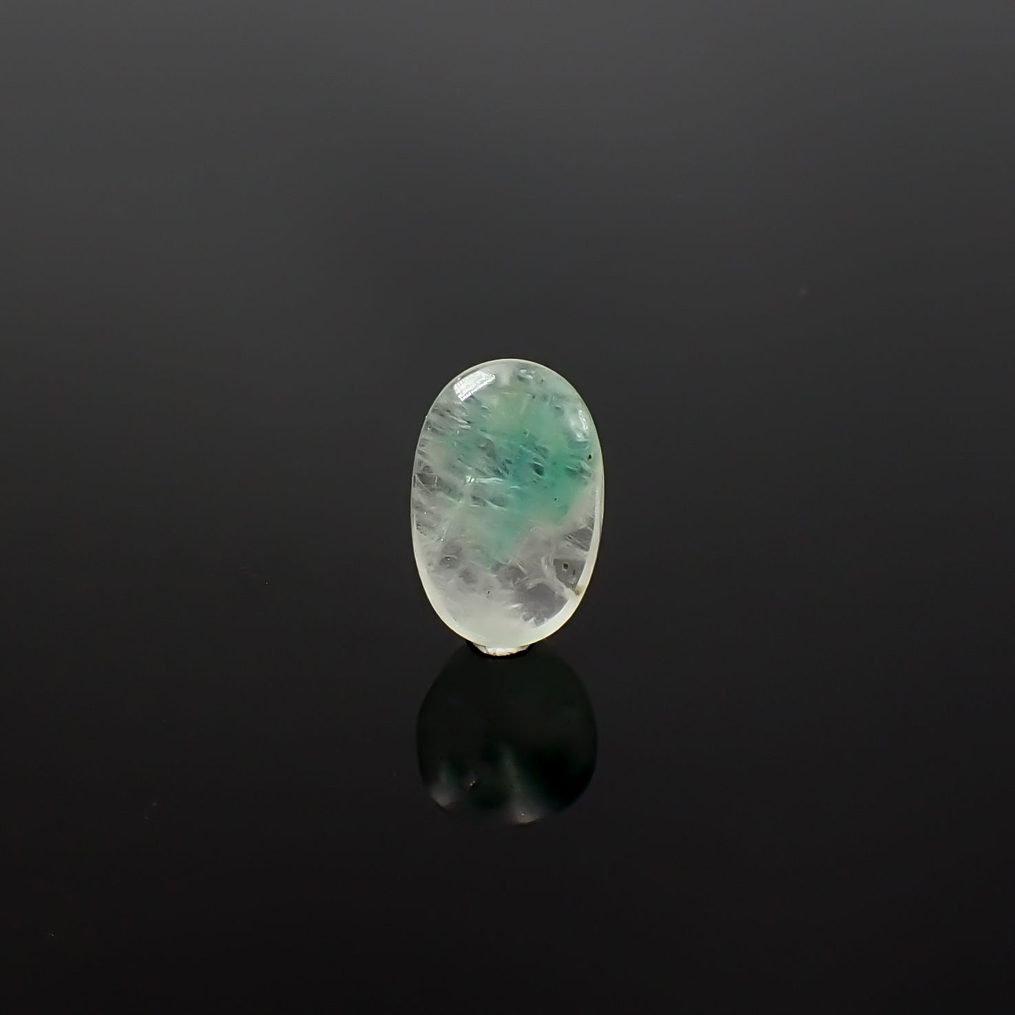 エメラルドインクォーツ ブラジル産 4.96ct / 14.6x9.5mm前後 [260432035]