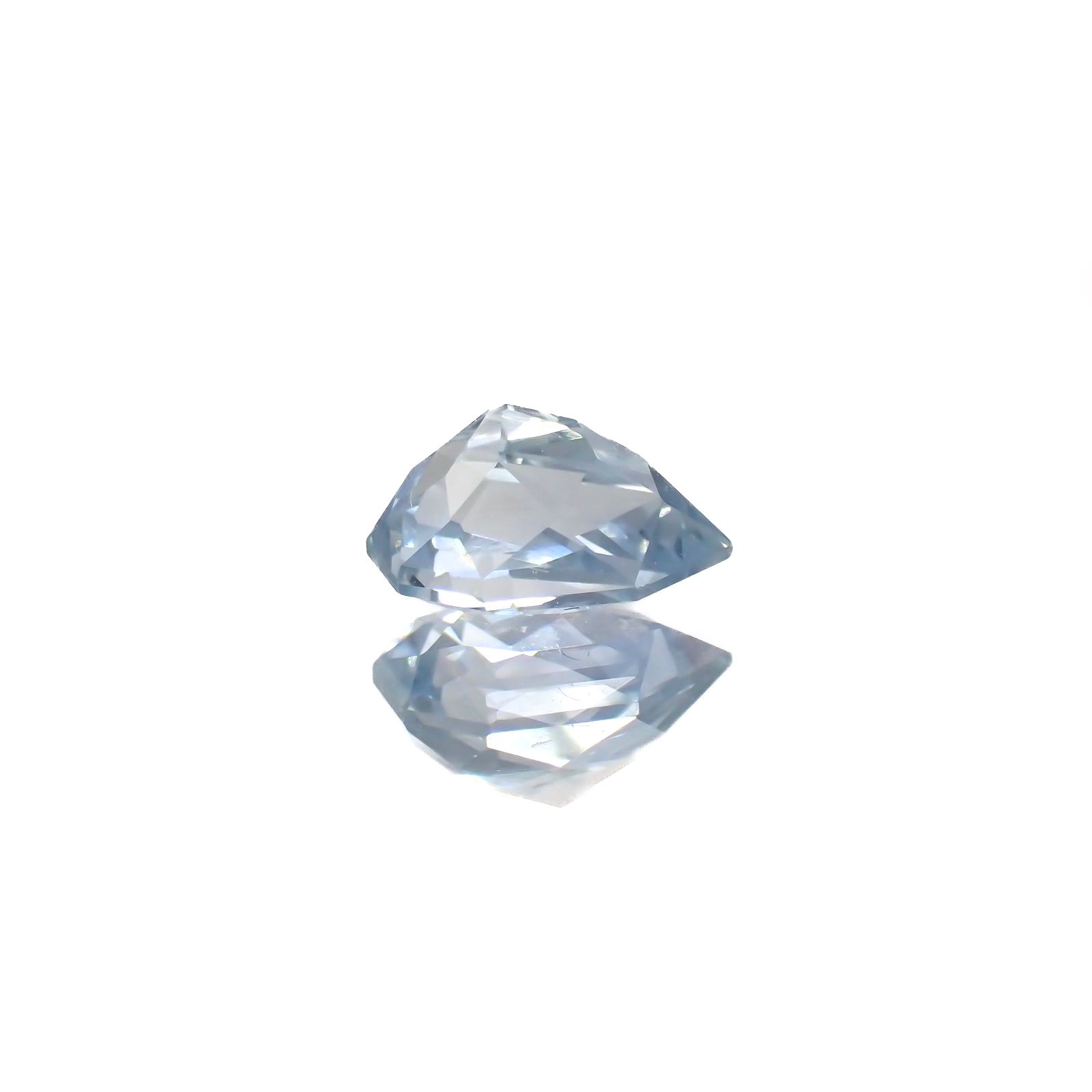 ◇カスタムカット◇アイスブルーサファイア(宝石名サファイア)スリランカ/マダガスカル産 識別済 0.91ct / 7x4.8mm前後 [220918077]