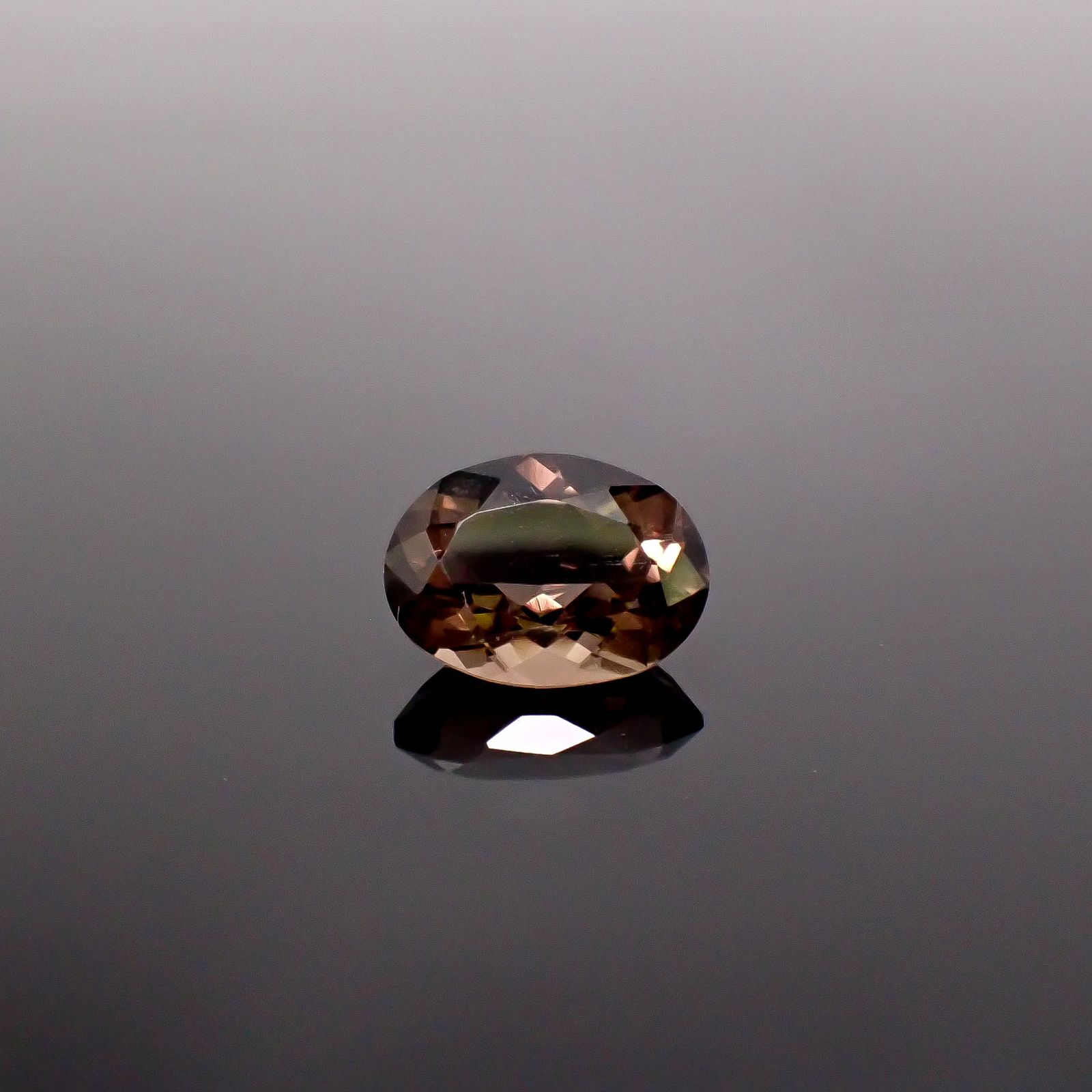 コロンビアナイト コロンビア産 4.25ct / 13.2x9.6mm前後 [260331924]