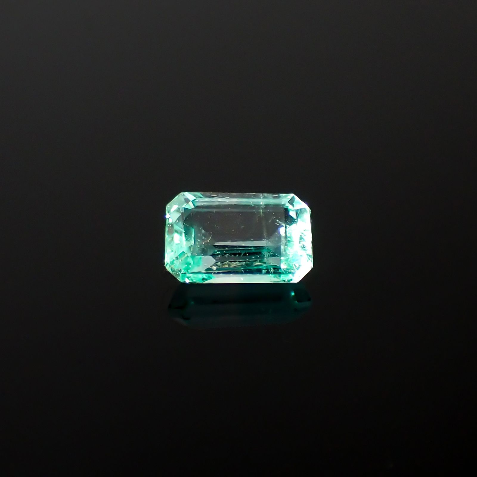 パステルカラーエメラルド コロンビア産 0.49ct[240225961]5.7x3.6mm前後
