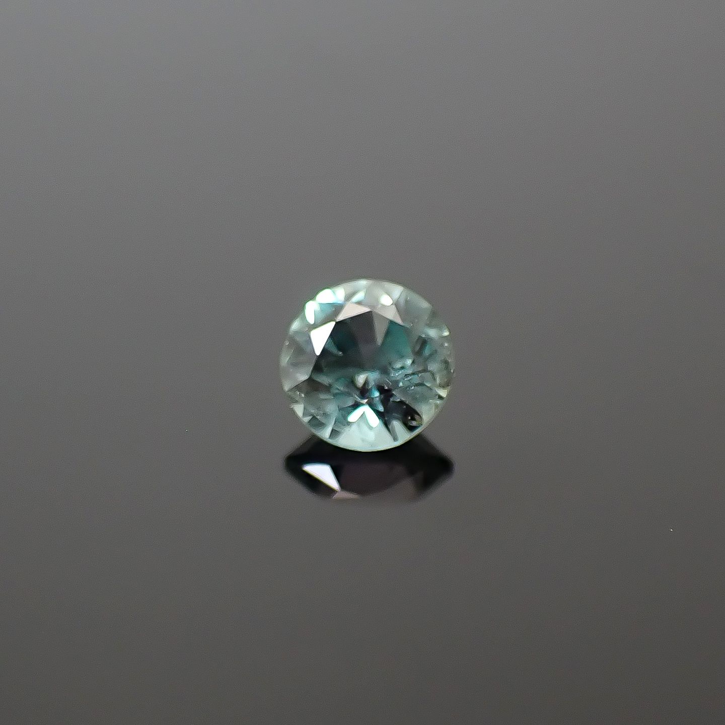 アレキサンドライト ロシア産 0.098ct / 2.7x2.7mm前後 [260532148]