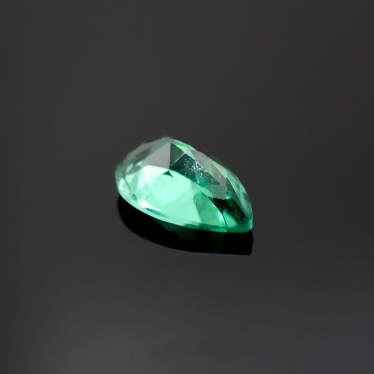 パライバトルマリン(宝石名トルマリン/別名パライバ・トルマリン)ブラジル・パライバ州バターリャ鉱山産 0.17ct 識別済[221018811]4.8x3mm前後
