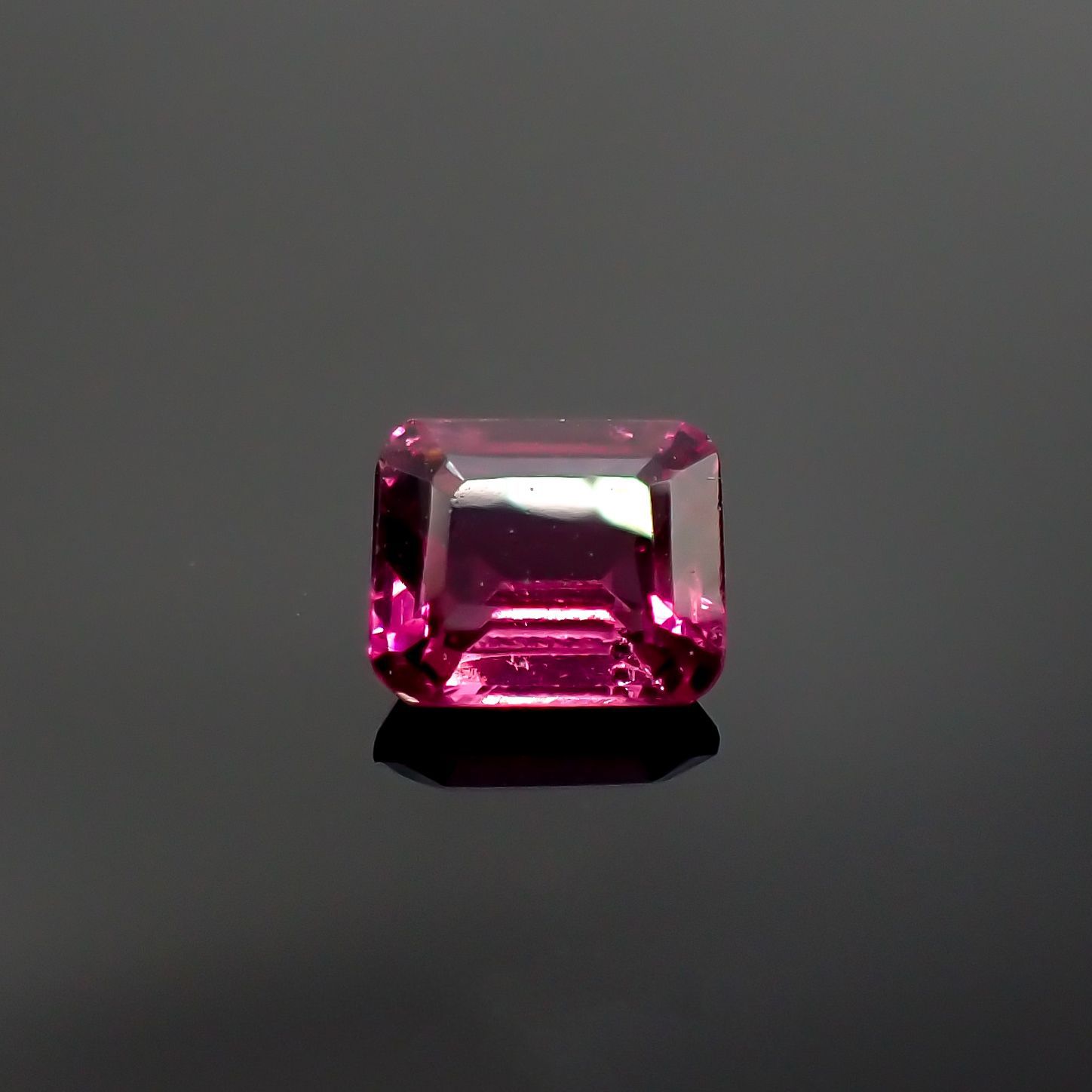 マラヤガーネット(宝石名ガーネット) タンザニア産 1.27ct 識別済[210711878]6.4×5.4mm前後