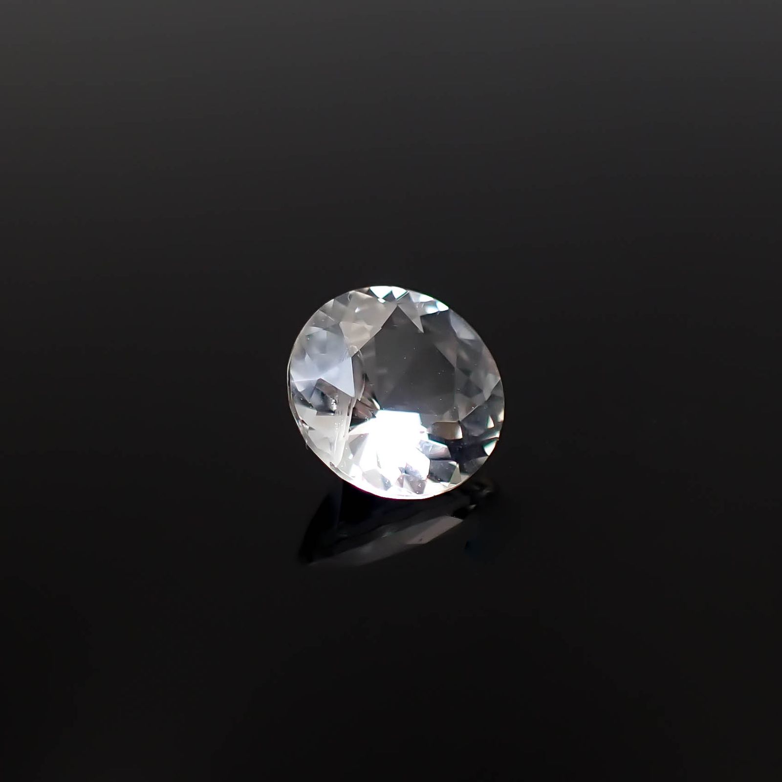 オーソクレース(宝石名ホワイト・オーソクレース)パキスタン産 0.75ct 識別済[250530443]6.6x6.6mm前後