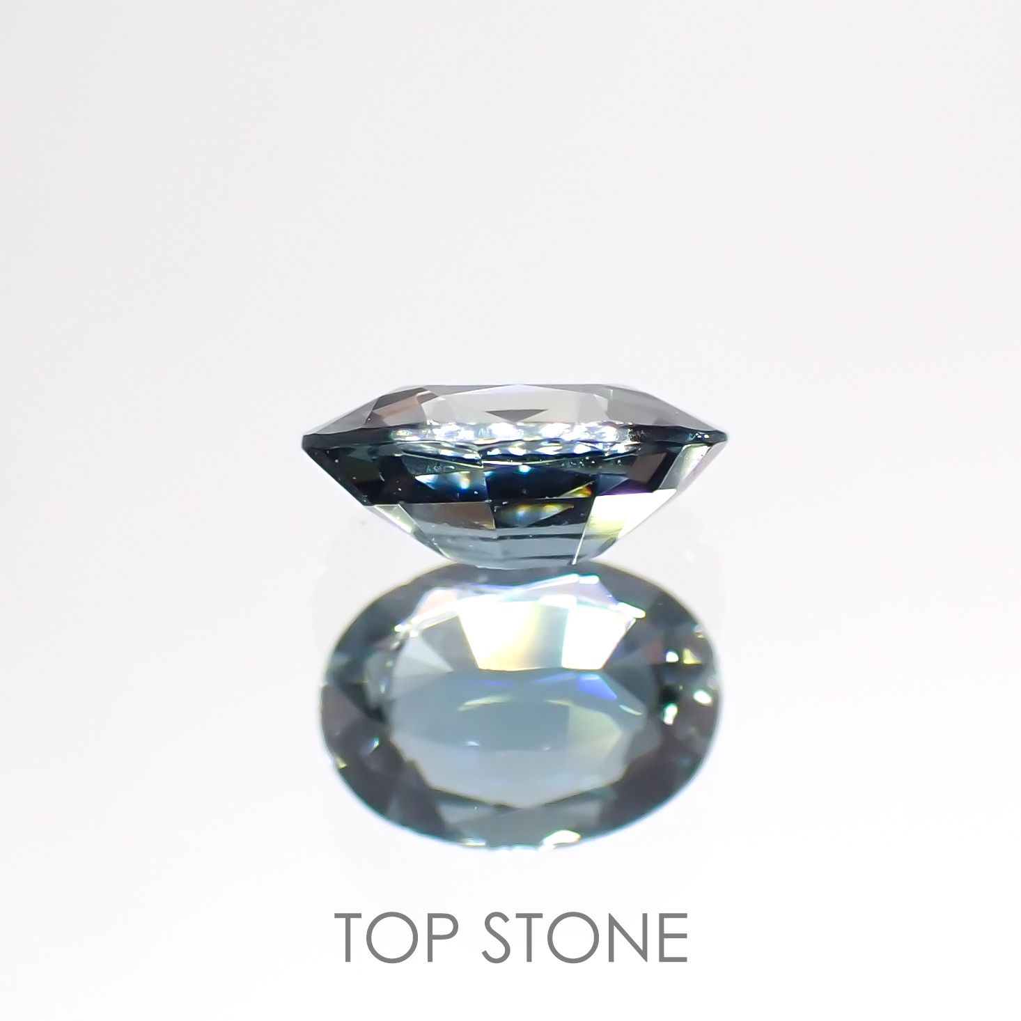 サファリン(宝石名サフィリン) スリランカ産 0.404ct ソ付(彩珠)[21019625]5.7×4.1mm前後