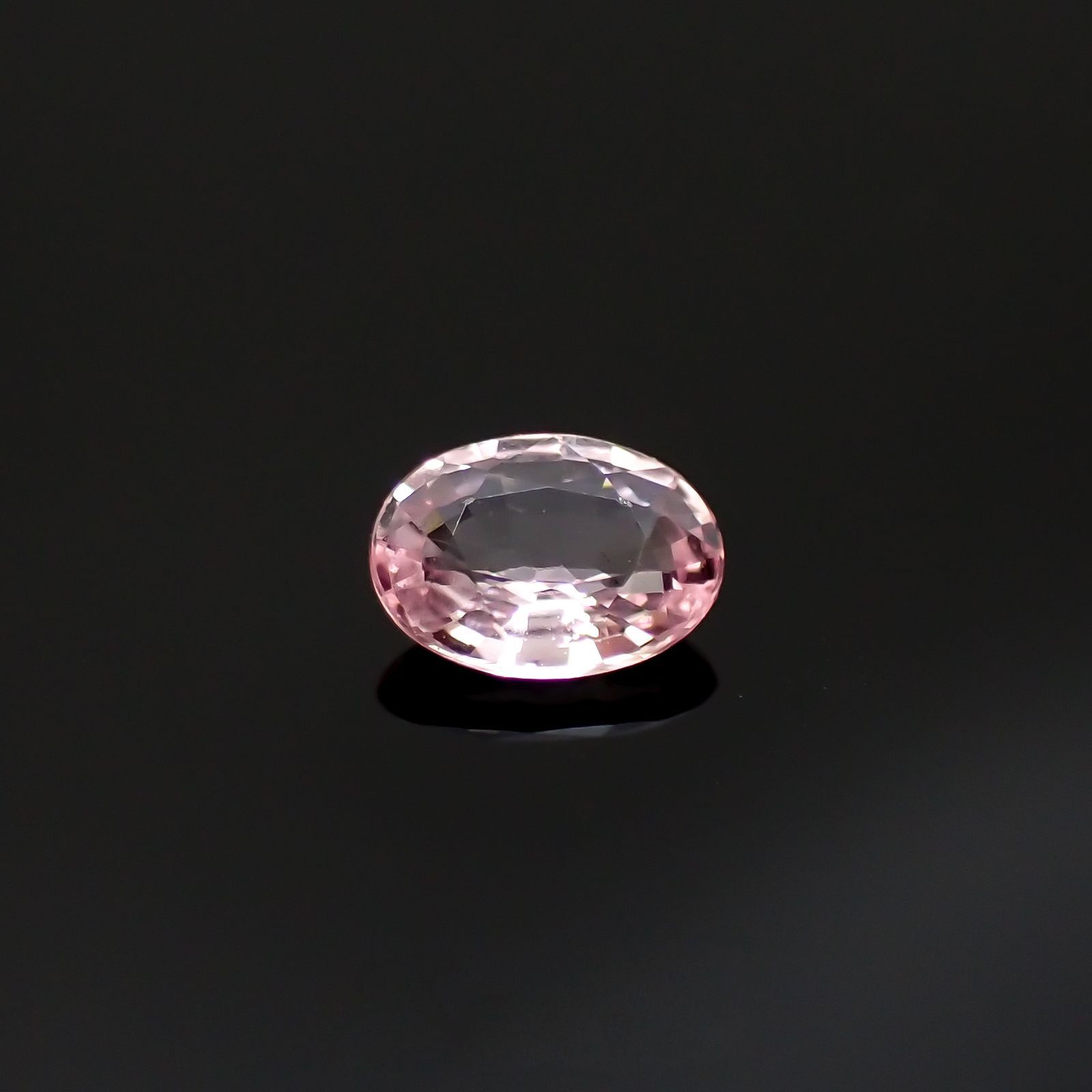 パパラチャサファイア(宝石名サファイア/別名パパラチャ・サファイア)スリランカ産 0.305ct ソ付(日独)[220616593]4.8x3.6mm前後