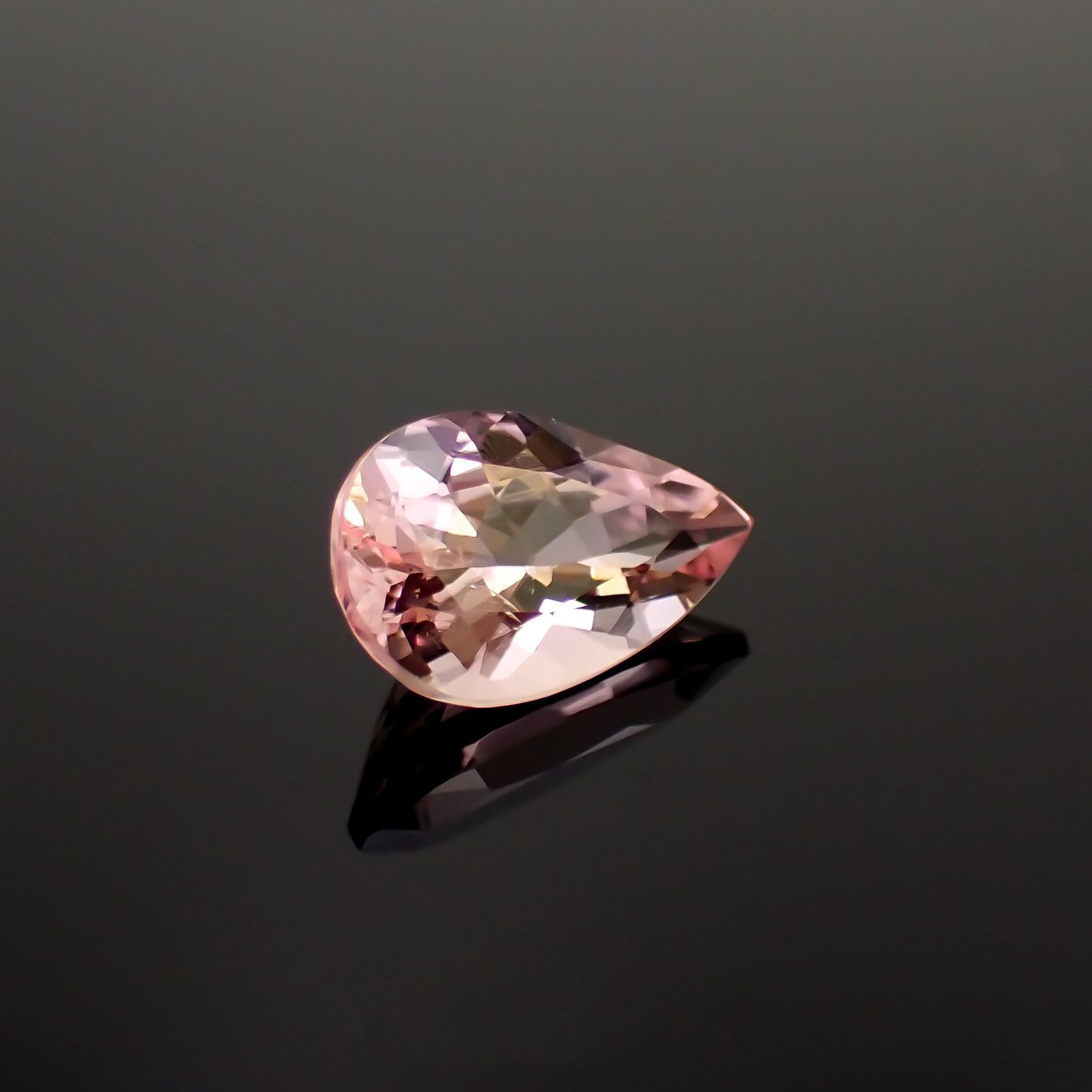 モルガナイト(宝石名モルガナイト)ナイジェリア産 2.292ct ソ付(彩珠)[221018878]11.9x7.4mm前後