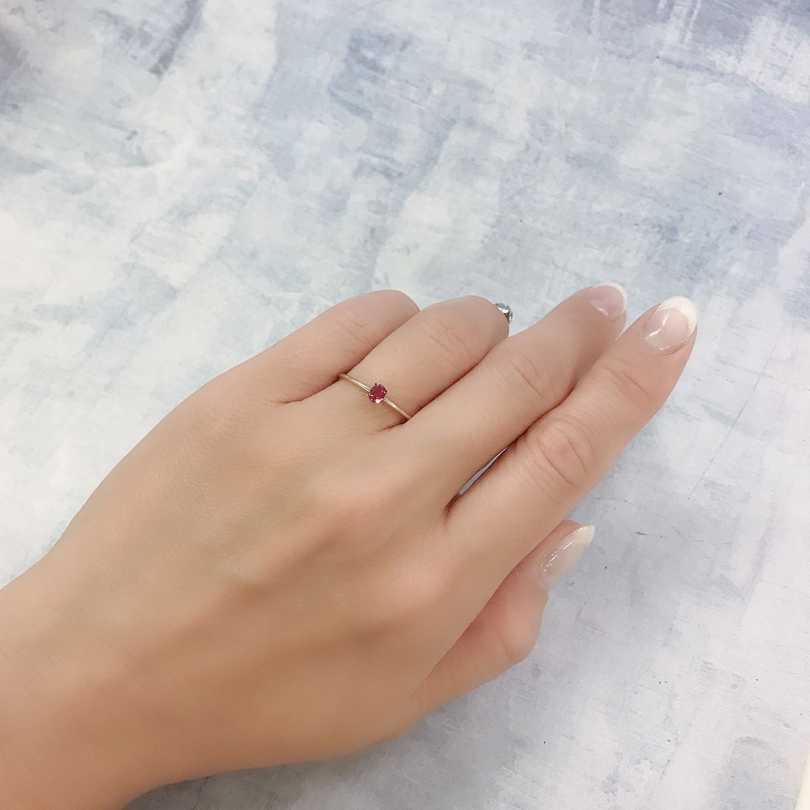 レッドスピネル(宝石名スピネル)タンザニア産 0.18ct 識別済[220716901]3.9x3mm前後