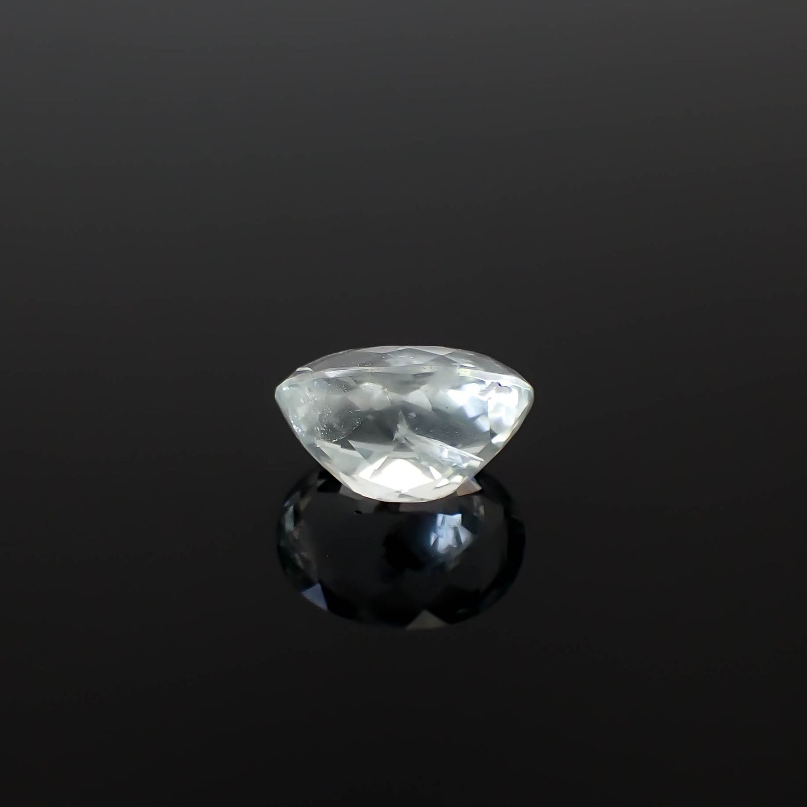 レインボーアクアマリン ブラジル産 3.81ct [250330147]11.5x8.6mm前後