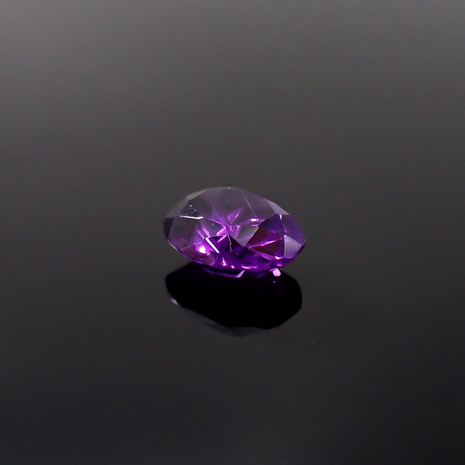 ◇甲州貴石切子Plus Three◇カラーシフトアメジスト ブラジル/ウルグアイ産 1.76ct / 9x7mm前後 [251231454]