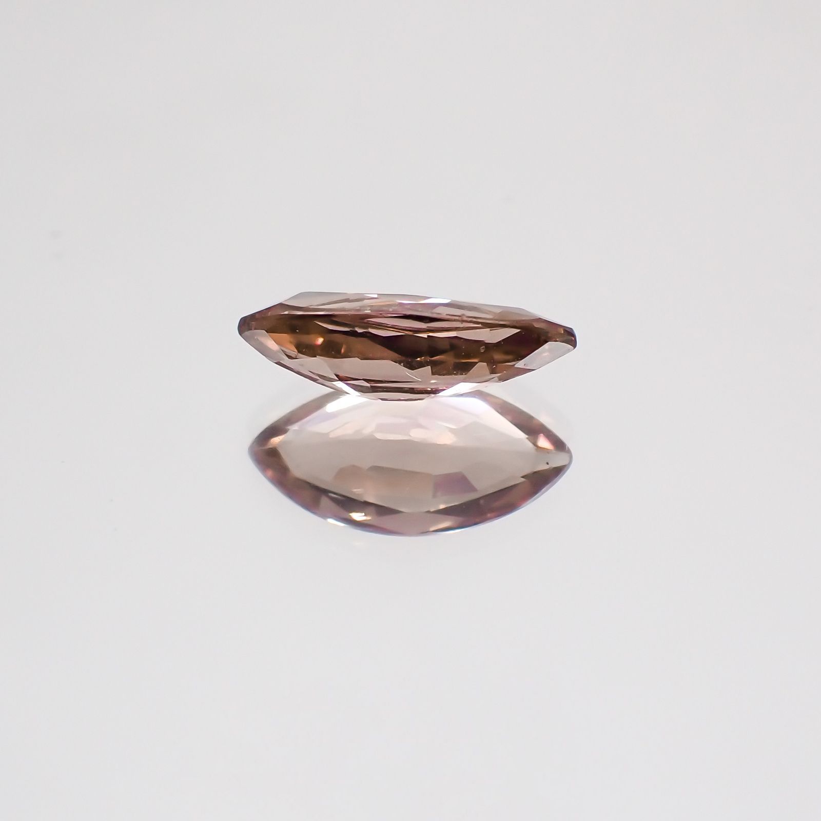 カラーチェンジマラヤガーネット(宝石名ガーネット) タンザニア産 1.19ct 識別済[21049658]10×5mm前後