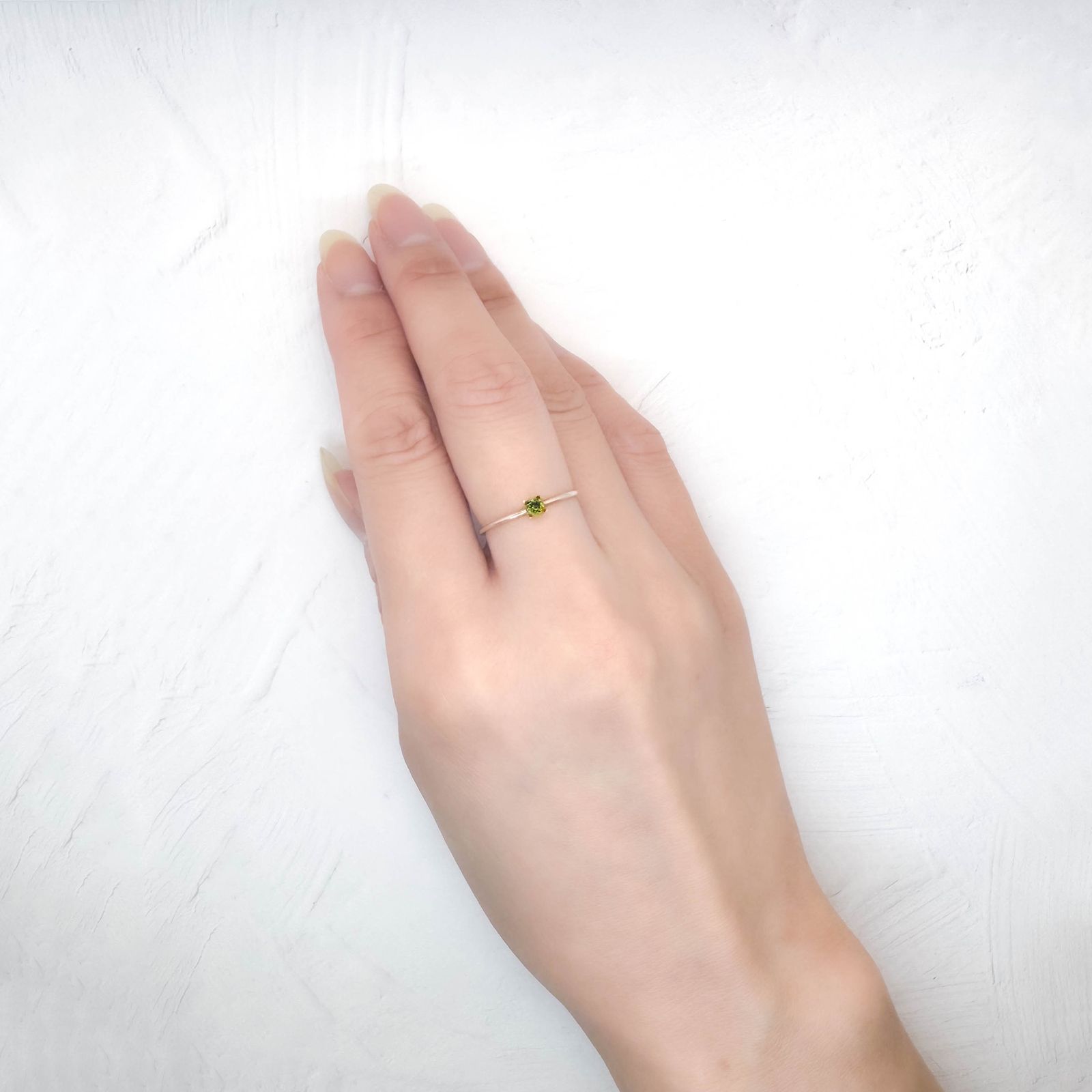 カラーチェンジスフェーン パキスタン産 0.14ct / 3x3mm前後 [250931067]