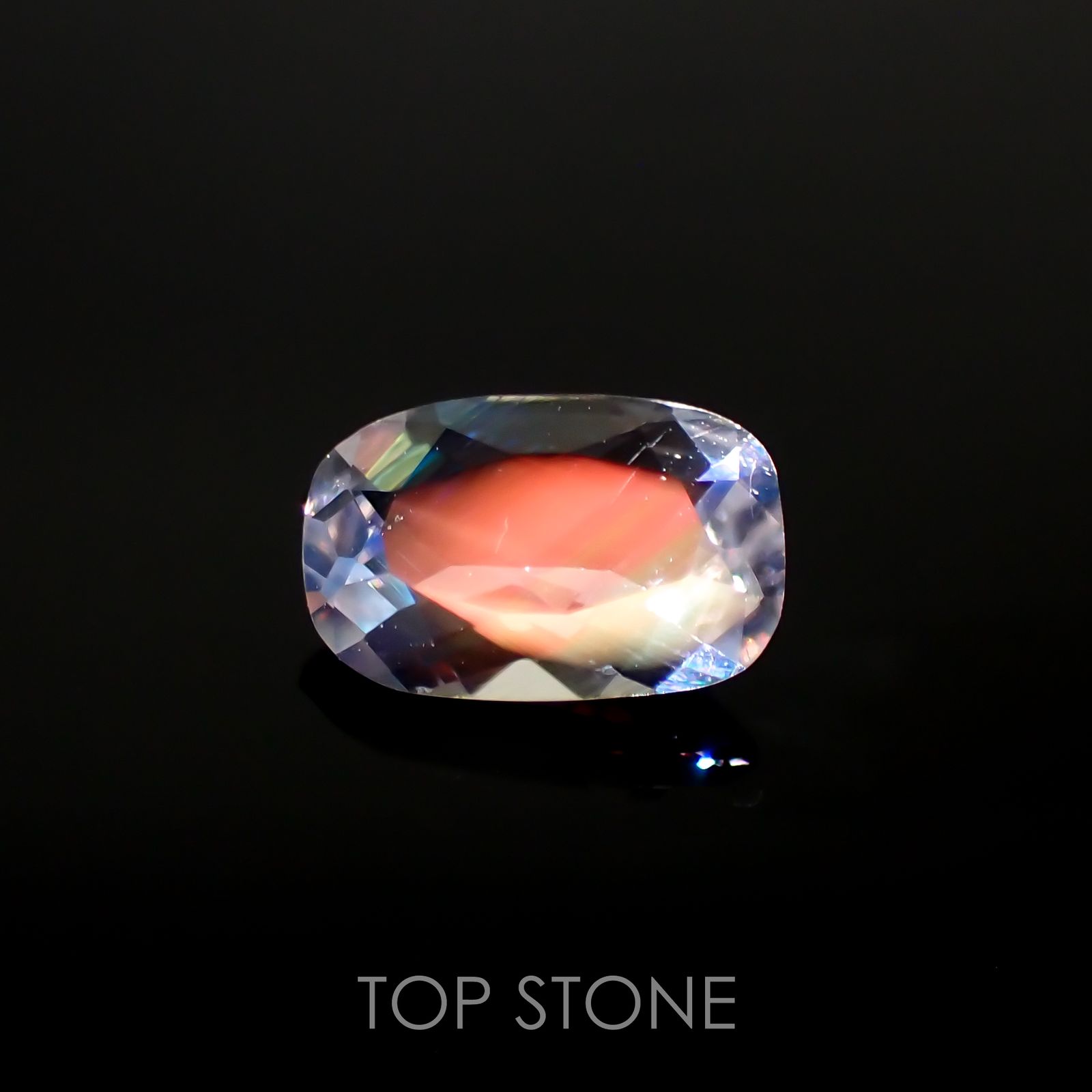 レインボームーンストーン(宝石名ラブラドライト)マダガスカル産 0.51ct 識別済[211113741]6.8x4.3mm前後