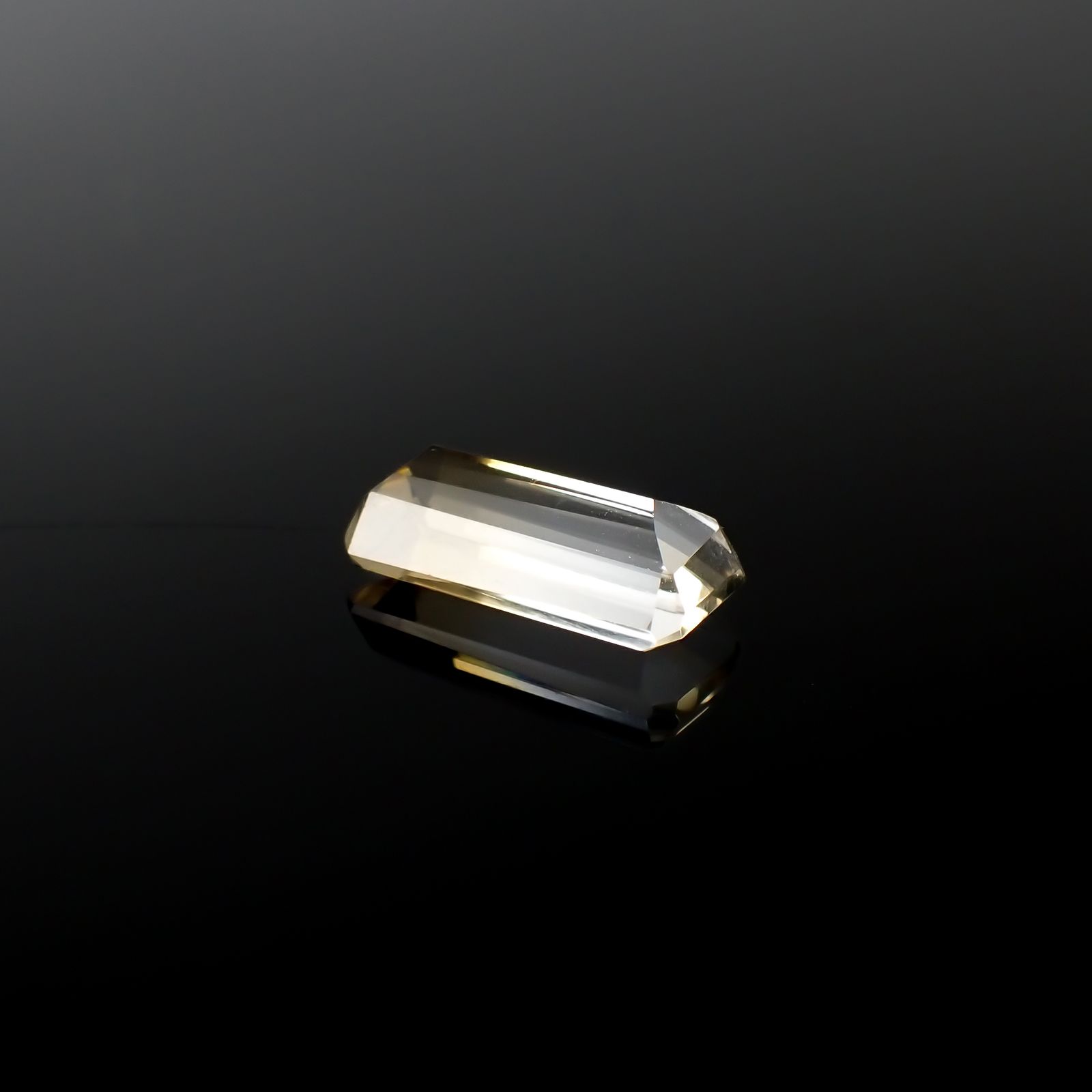 バイカラーシトリン ブラジル・ミナスジェライス州産 4.76ct[240326453]15x7.3mm前後