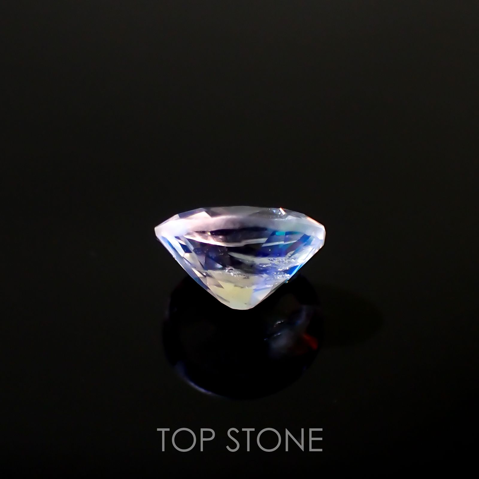 レインボームーンストーン(宝石名ラブラドライト)タンザニア産 0.81ct 識別済[220115450]6.6x6mm前後