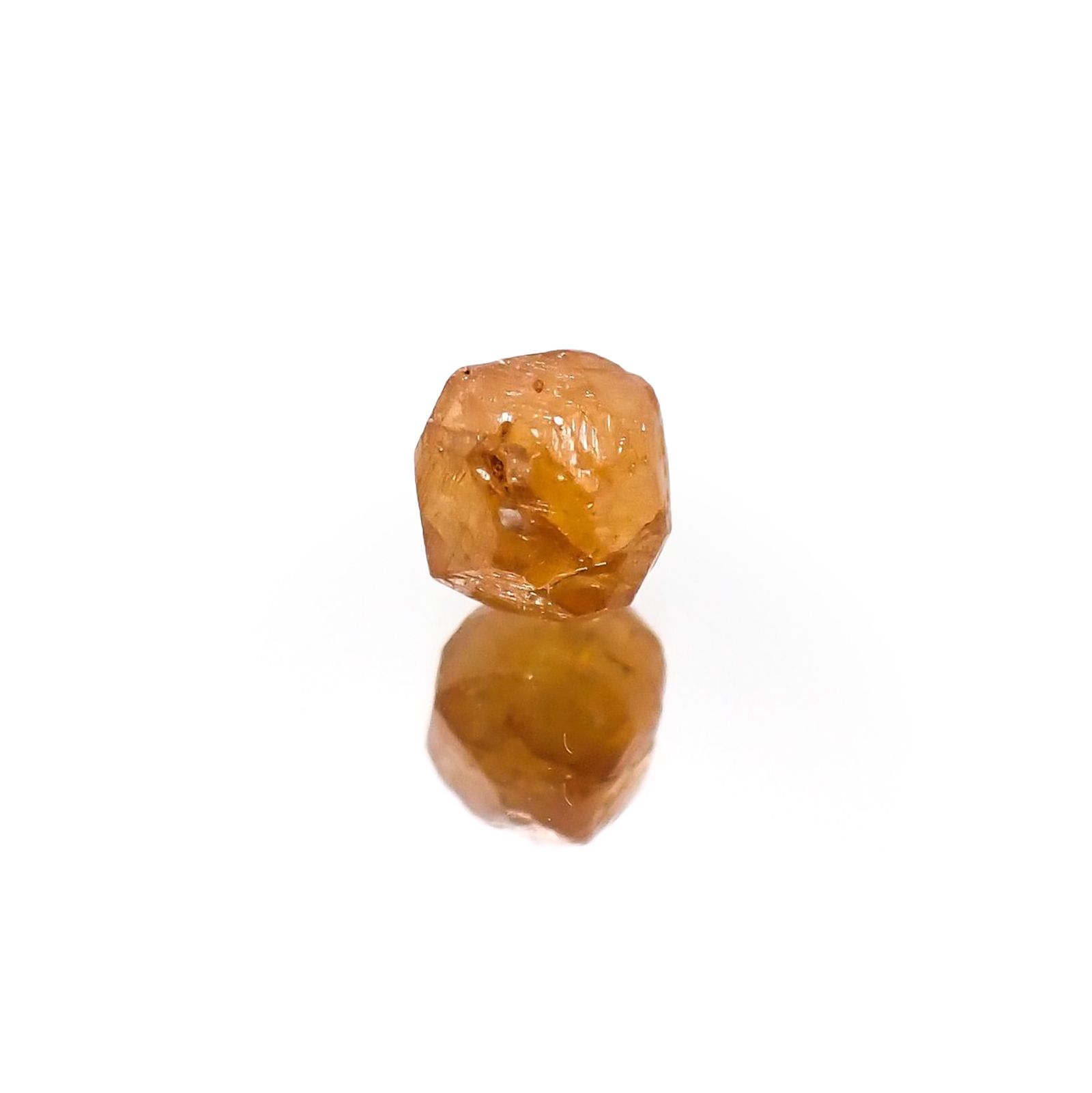 スペサルティンガーネット マンダリンオレンジカラー原石(宝石名ガーネット)タンザニア産 識別済 0.93ct / 5x4.9mm前後 [231023939]