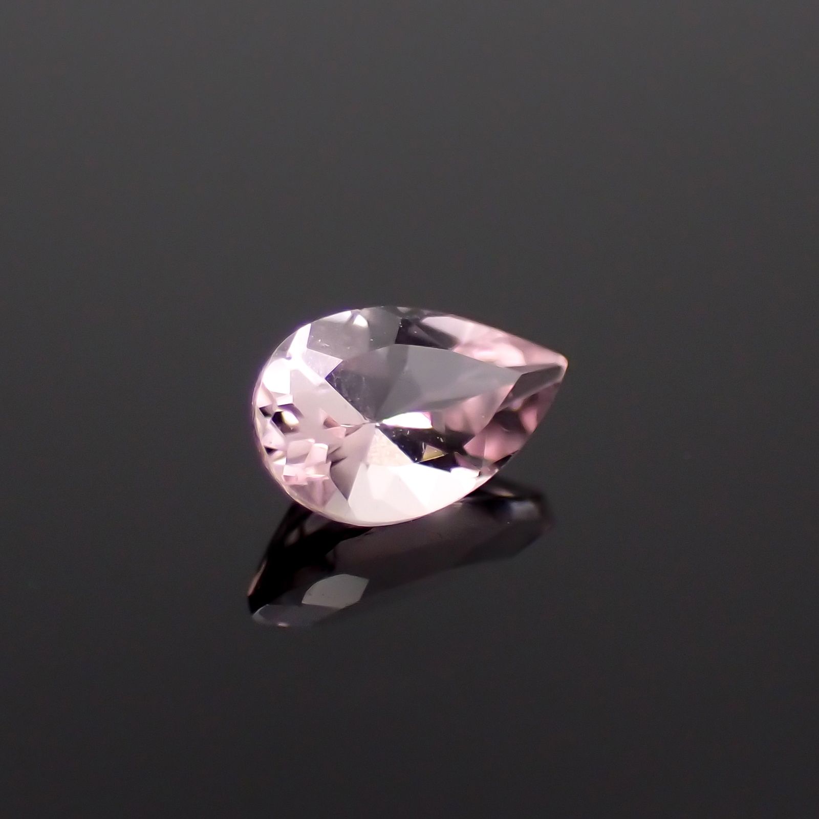 モルガナイト モザンビーク産 0.18ct[230923356]5.1x3mm前後