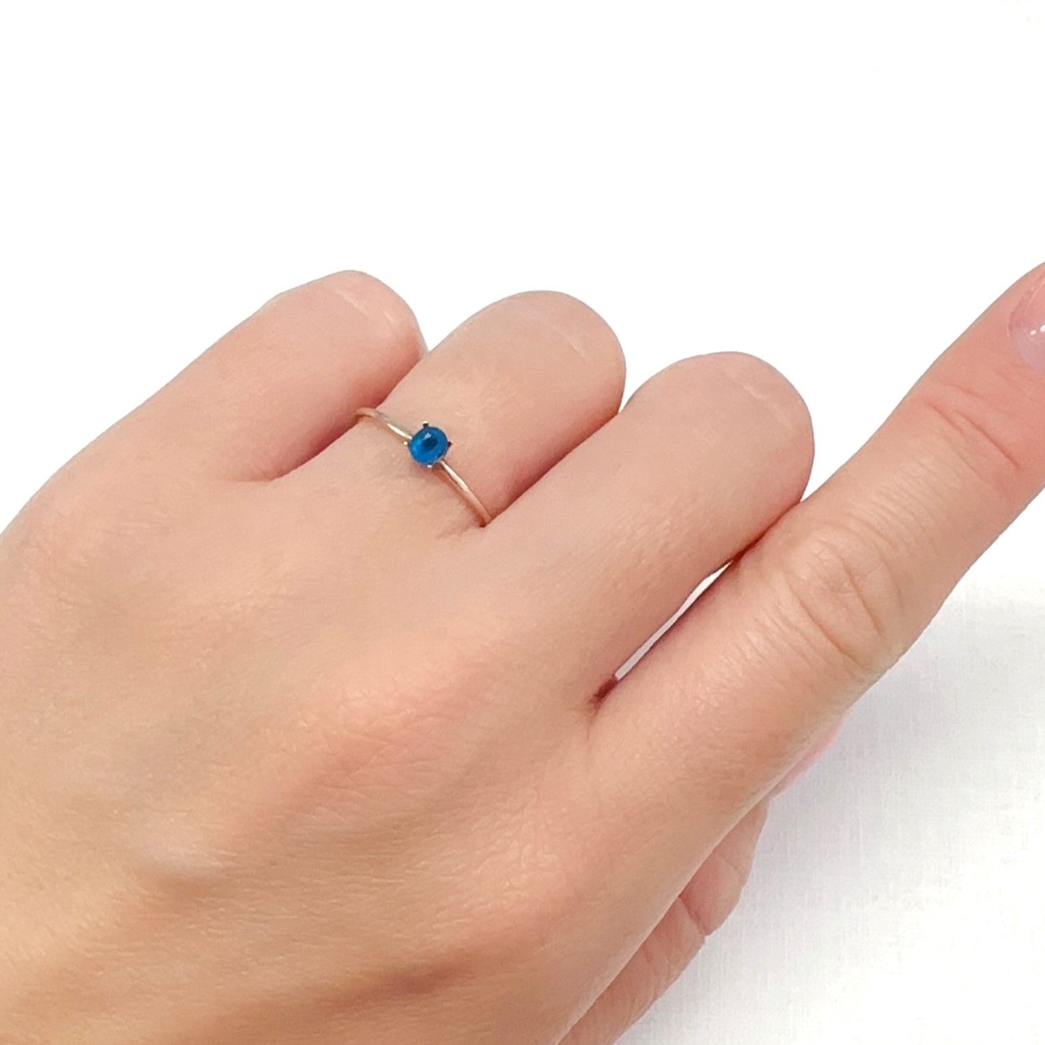 アウイナイト フルオレッセンス アフガニスタン産 0.14ct[240527570]3.5x3mm前後