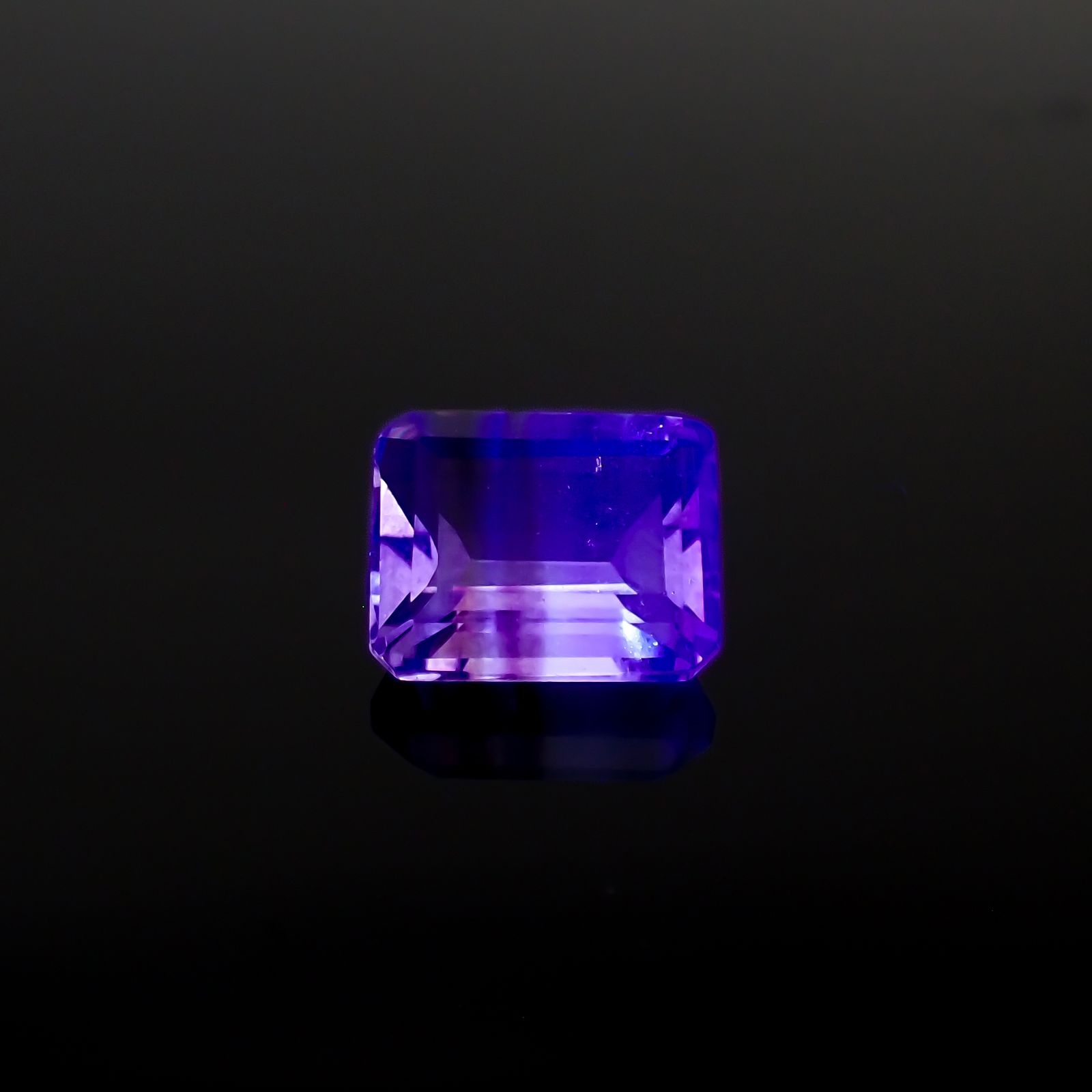 パーティカラーフローライト フルオレッセンス ブラジル産 4.41ct[230823271]10.1x8.1mm前後