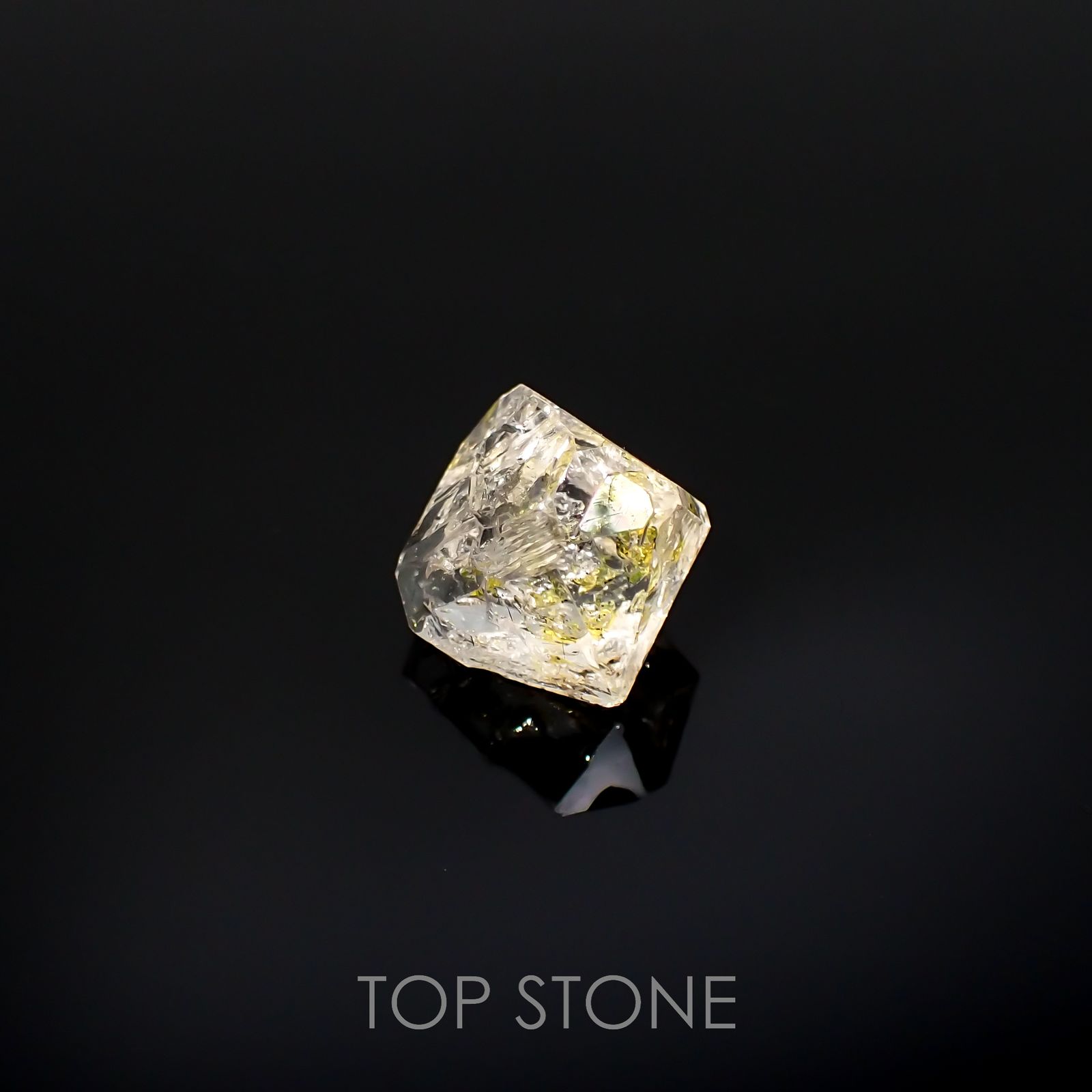 オイルインクォーツ 原石パキスタン産 5.11ct[220515872]12.5x11.7mm前後