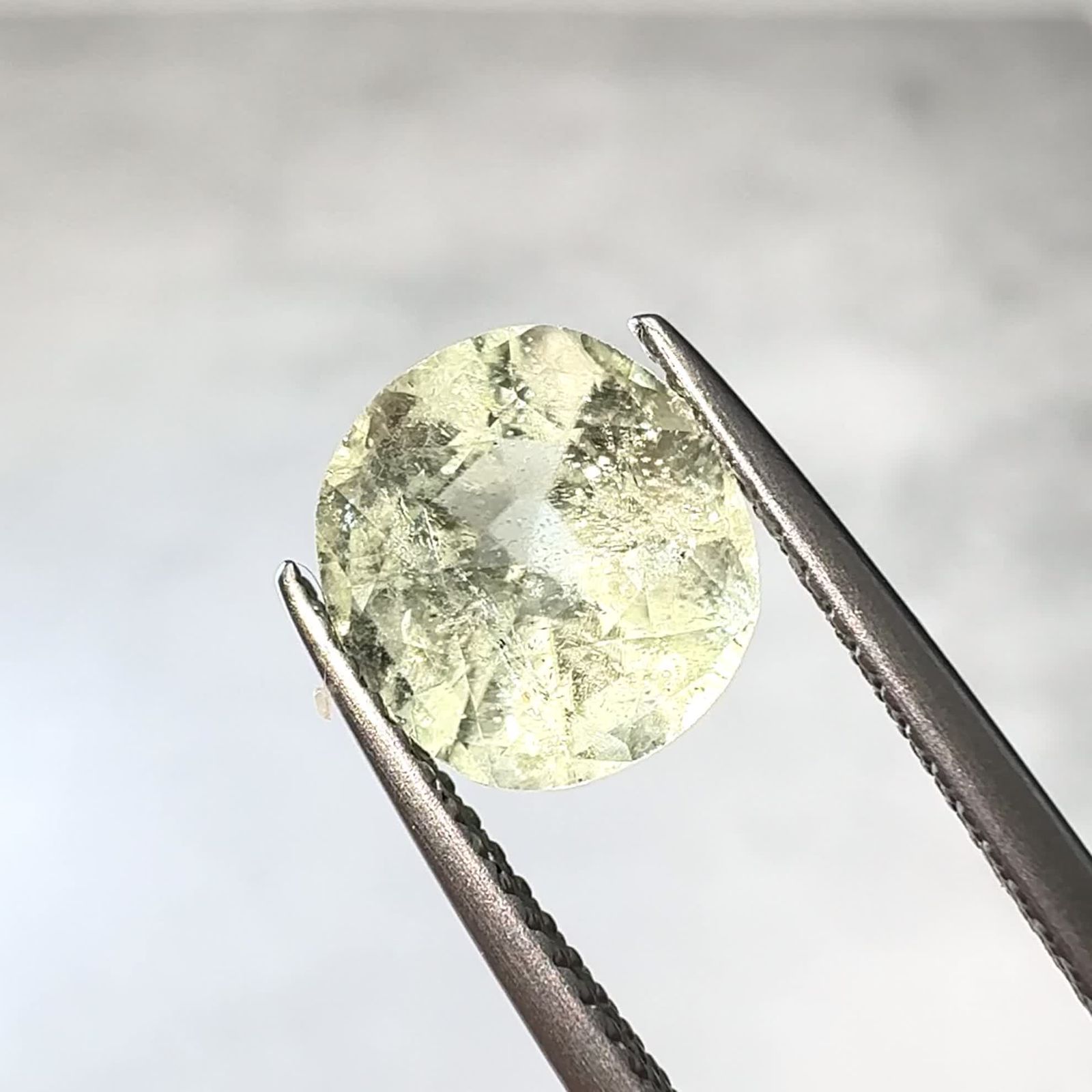 出会えることが幸運！希少石ヘルデライト｜特徴・産地・魅力を解説