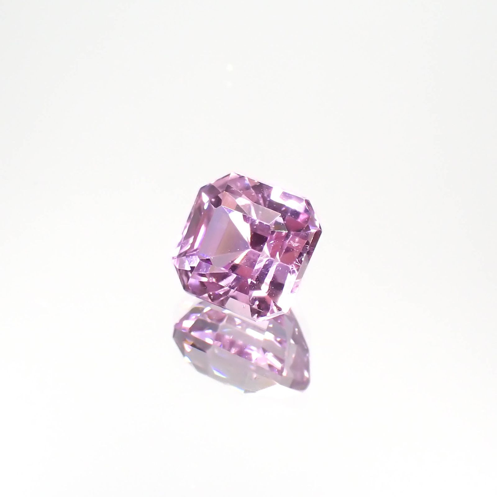 クンツァイト アフガニスタン産 4.42ct[230722929]8.7x8.4mm前後