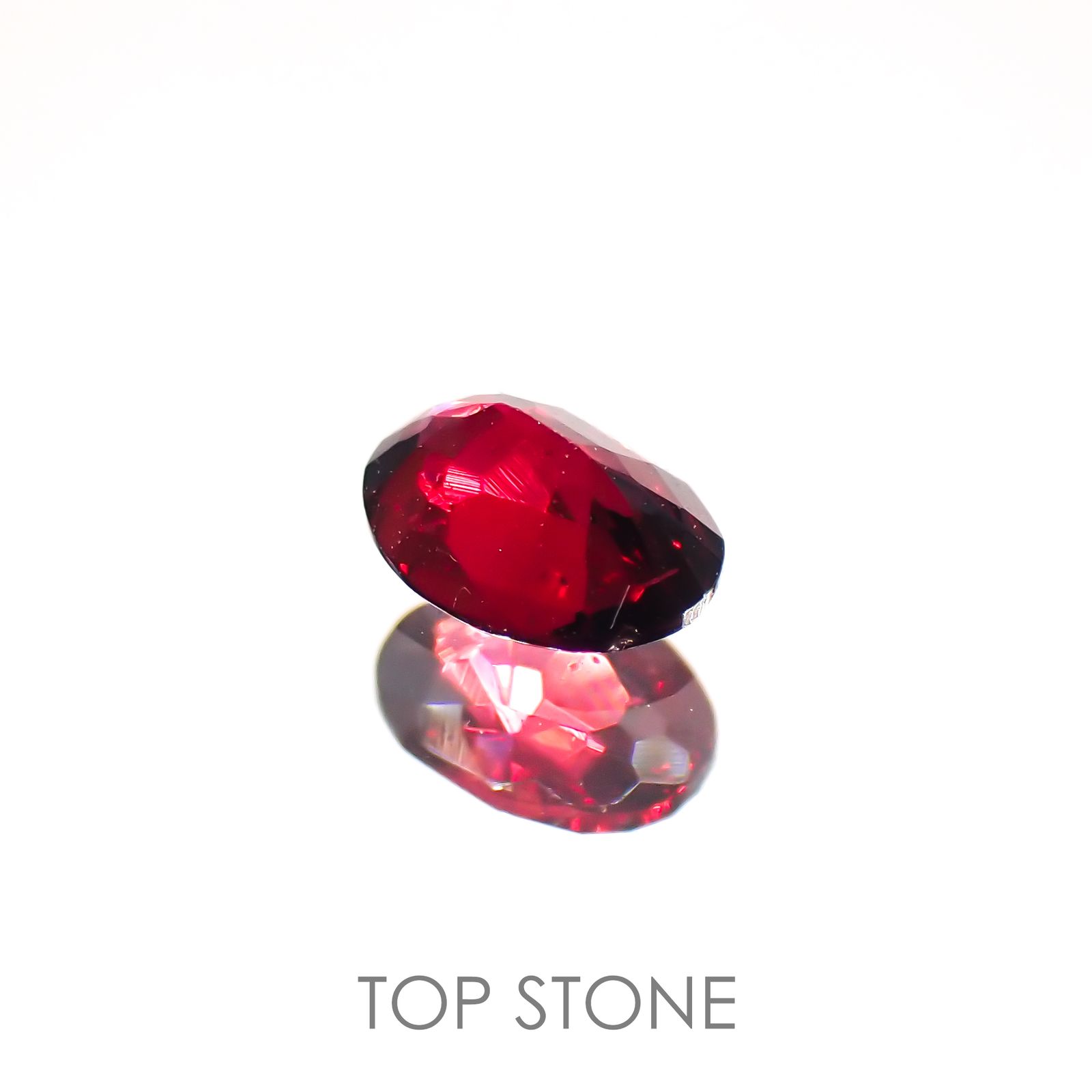 レッドスピネル(宝石名レッド・スピネル)タンザニア産 0.18ct 識別済[220114329]4x2.9mm前後