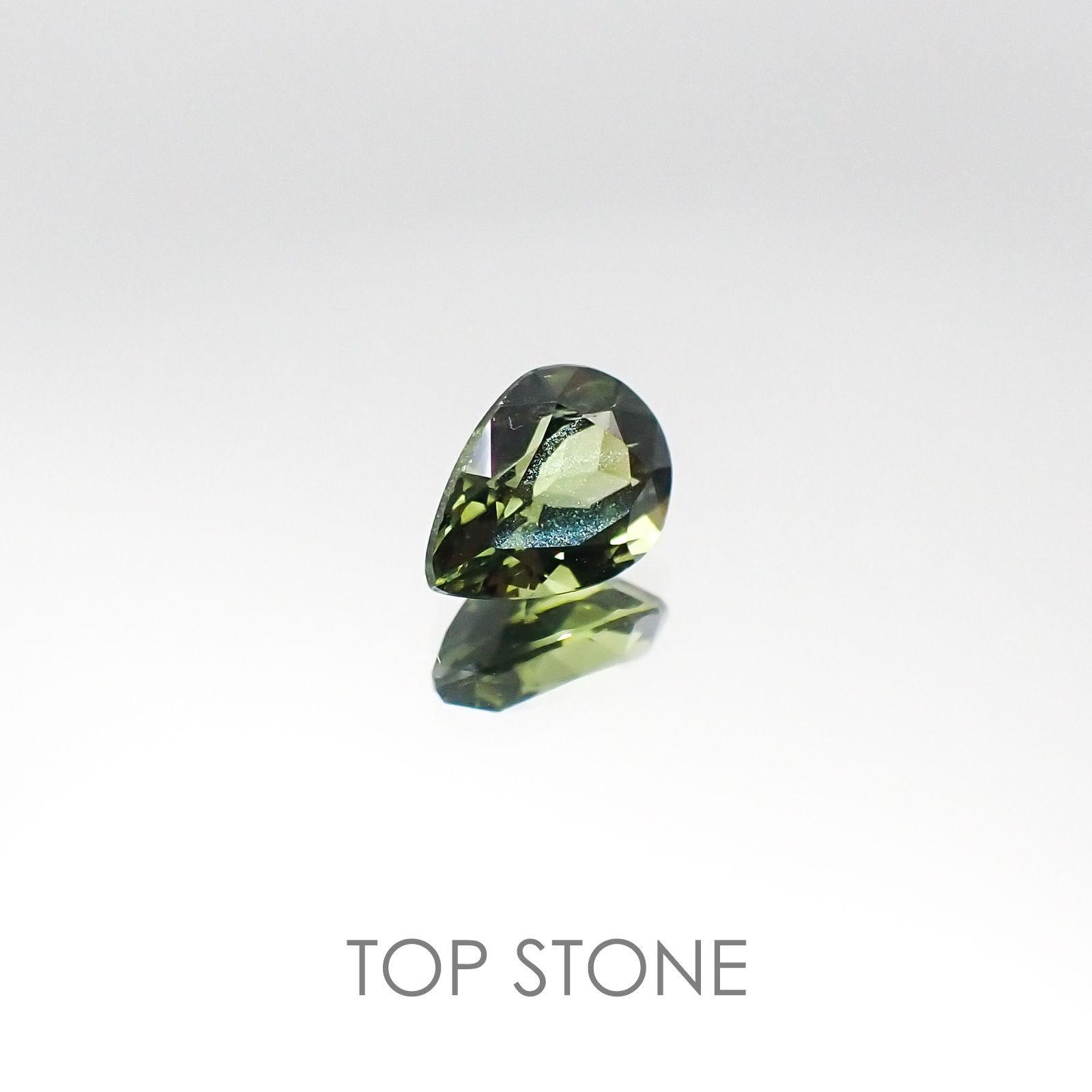 ゴールドシーンサファイア 非加熱(宝石名シーン・サファイア) ケニア産 0.804ct ソ付(彩珠)[20095078]6.5×4.8mm前後