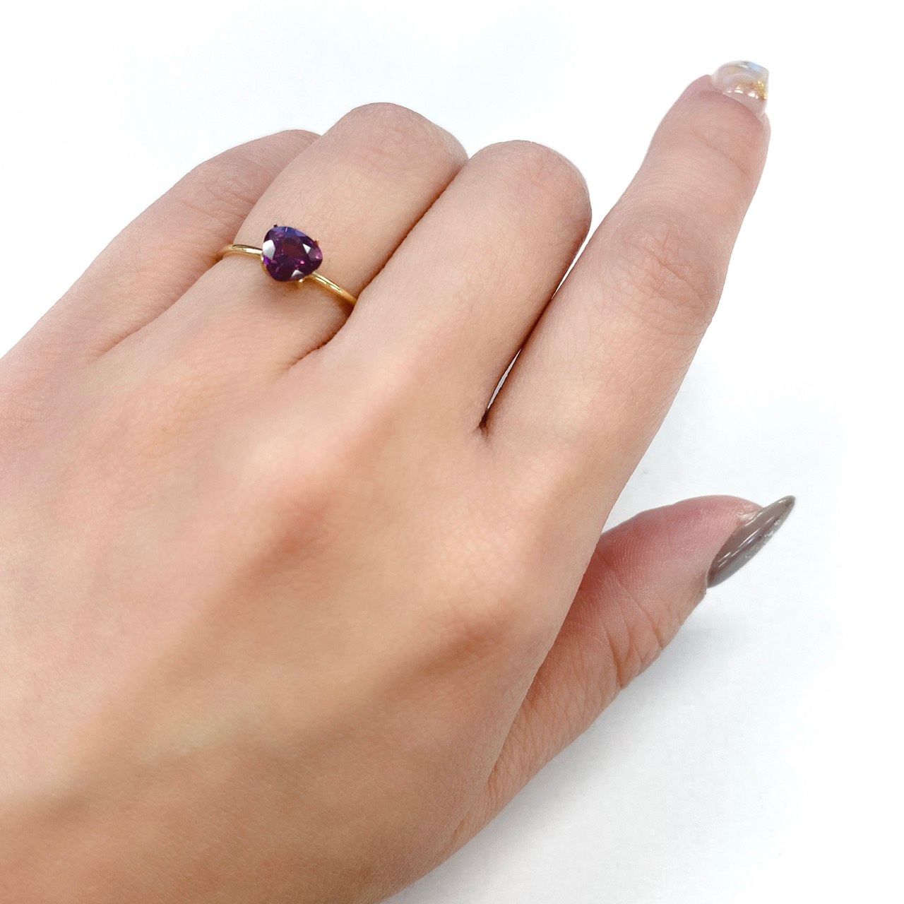 グレープガーネット(宝石名ガーネット) ブラジル産 0.92ct 識別済[21049687]6.2×5.7mm前後