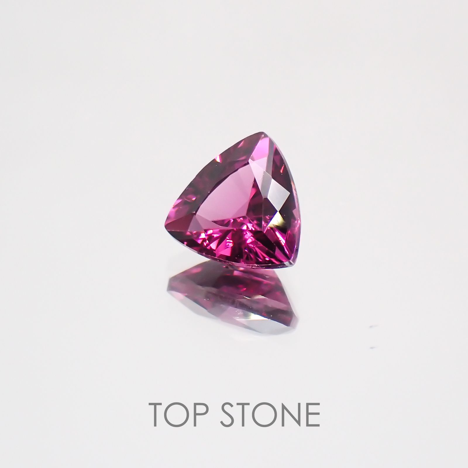 グレープガーネット ブラジル産 ルース 0.72ct[21019683]5.4×5.4mm前後