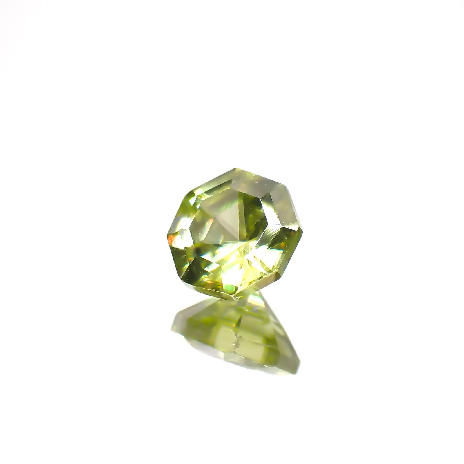 ◇オクタゴンカット◇スフェーン(宝石名スフェーン)マダガスカル産 0.63ct 識別済[231224749]5.1x5.1mm前後