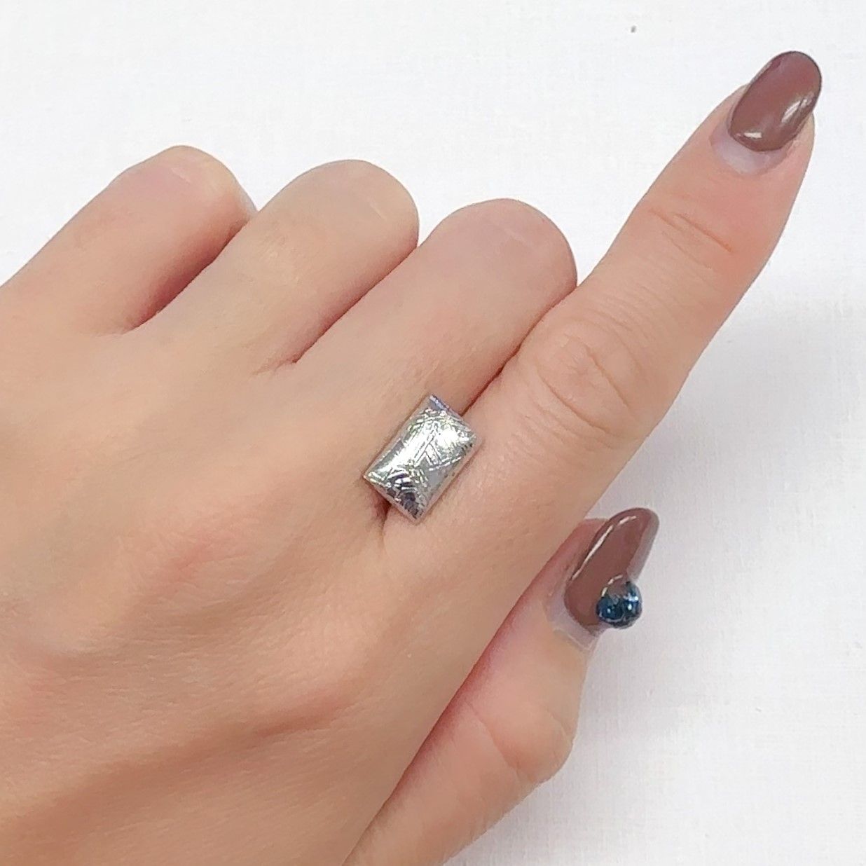 ムオニナルスタ隕石 発見地:スウェーデン 8.56ct[240125783]12.1x7.9mm前後