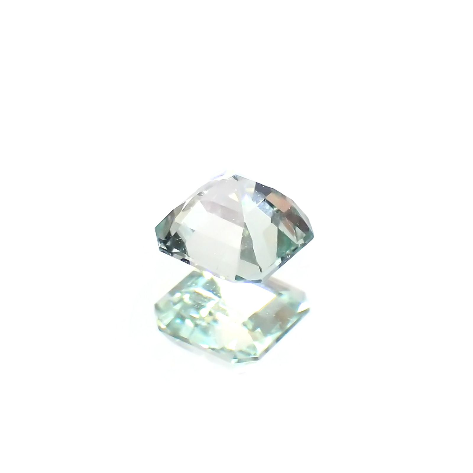 バナジウムコーネルピン(宝石名コーネルピン)タンザニア・タンガ州産 識別済 0.30ct / 3.7x3.6mm前後 [220115630]