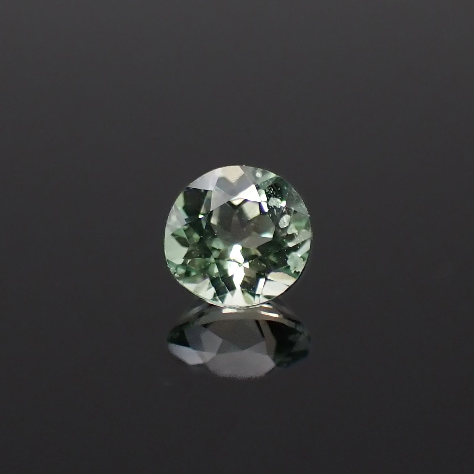 バナジウムコーネルピン(宝石名コーネルピン)タンザニア・タンガ州産 識別済 0.42ct / 4.6x4.4mm前後 [230320926]