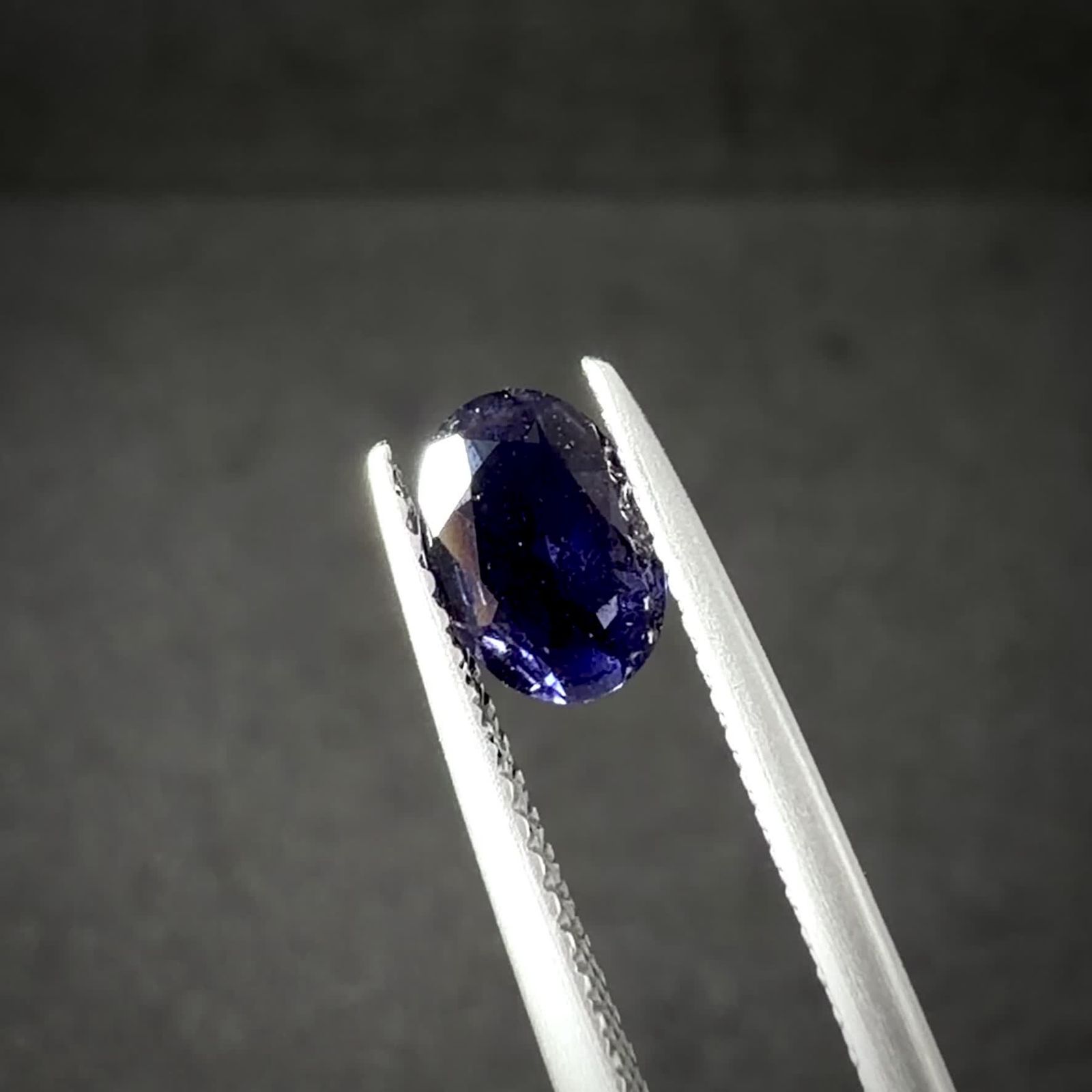 アイオライトサンストーン インド/ブラジル産 0.55ct / 7x5mm前後