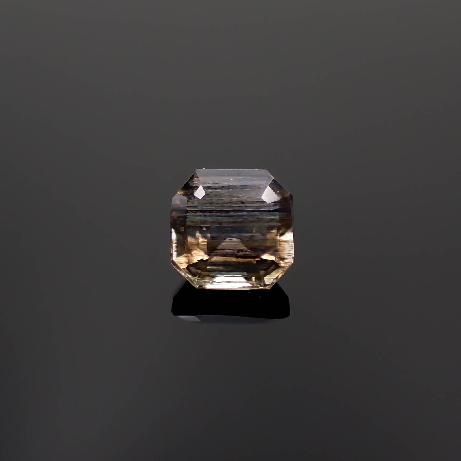 レインボースキャポライト ブラジル産 0.59ct[230320924]5.1x5mm前後