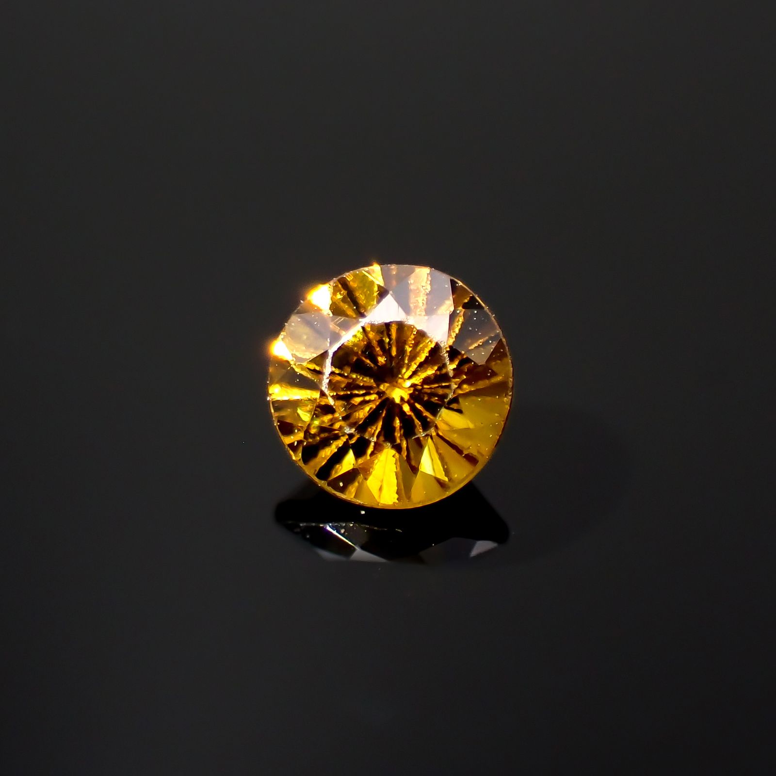 アンドラダイトガーネット(宝石名アンドラダイト・ガーネット)ナミビア共和国産 0.32ct 識別済[230421386]4x4mm前後