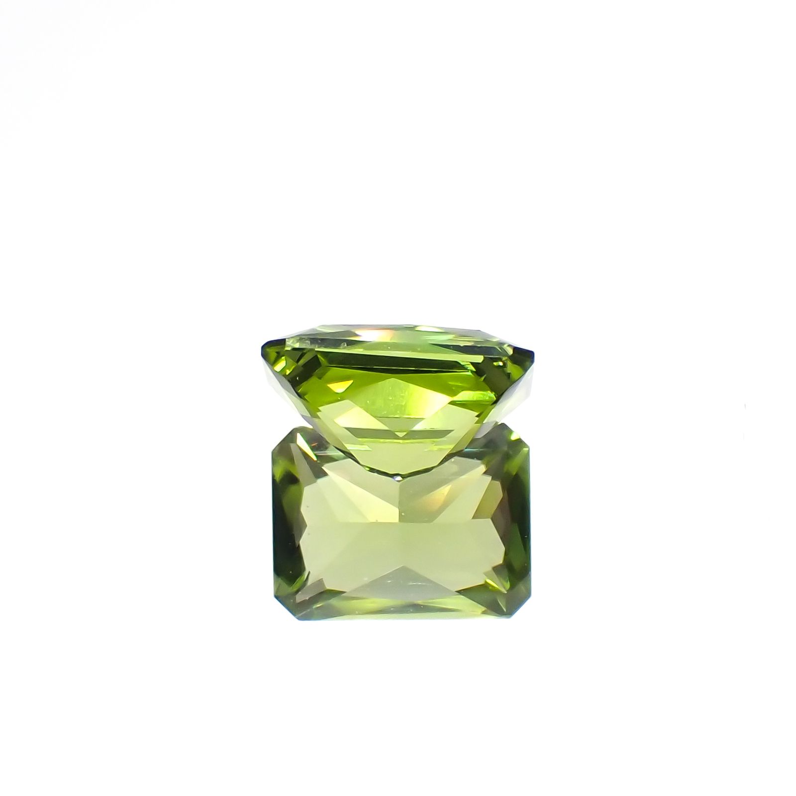 ペリドット 中国産 1.73ct[230622293]8.1x6.1mm前後