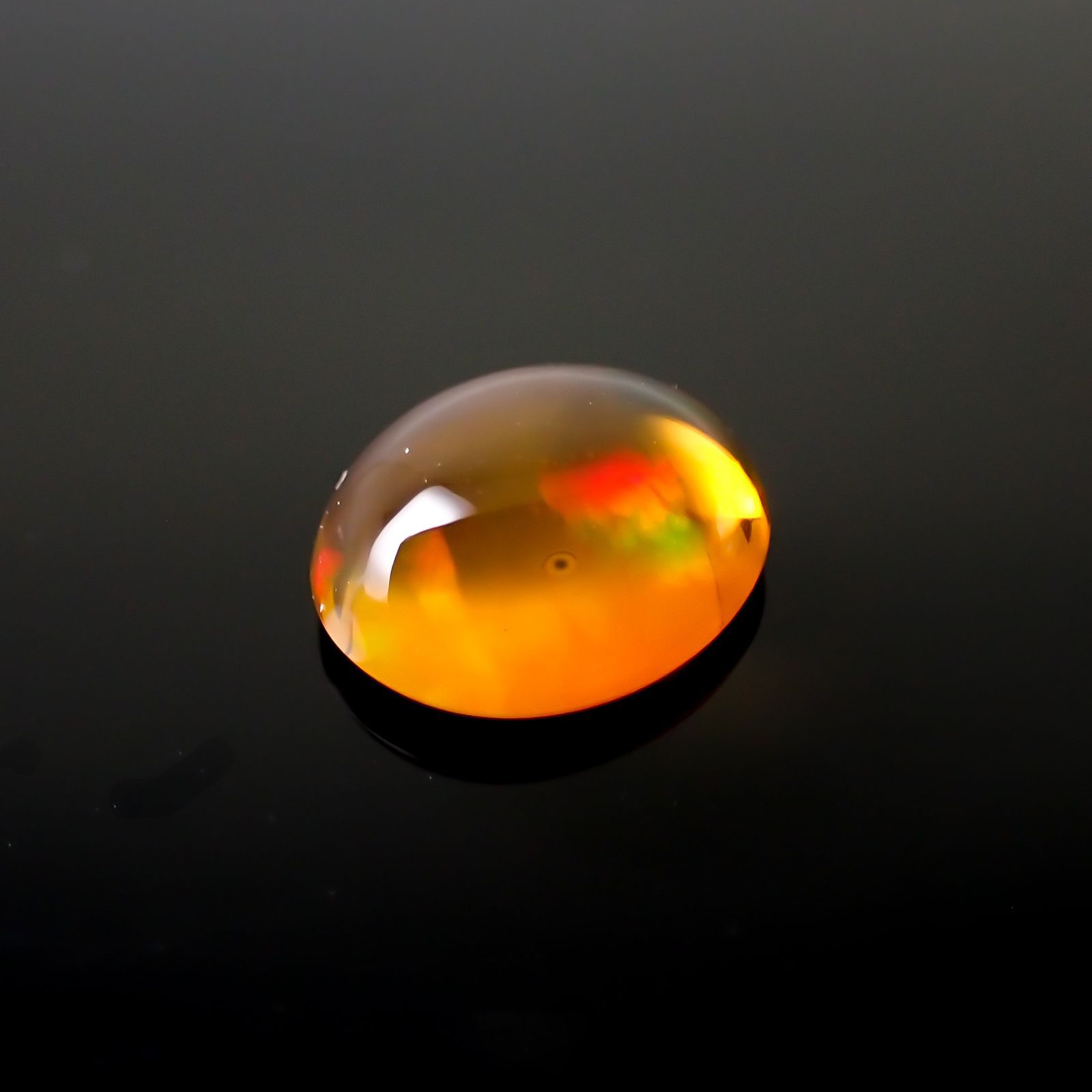 ファイヤーオパール(宝石名ファイヤー・オパール)メキシコ産 0.79ct 識別済[231023916]7.4x6.4mm前後
