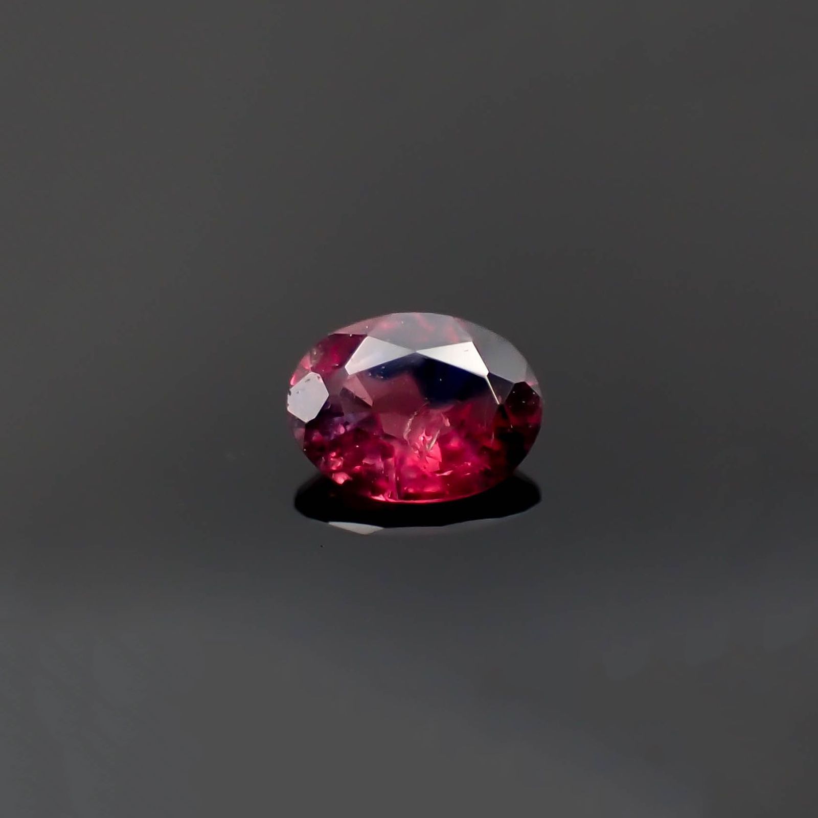 ウィンザーサファイア タンザニア・ウィンザー産 0.31ct [250120009]5x3.8mm前後