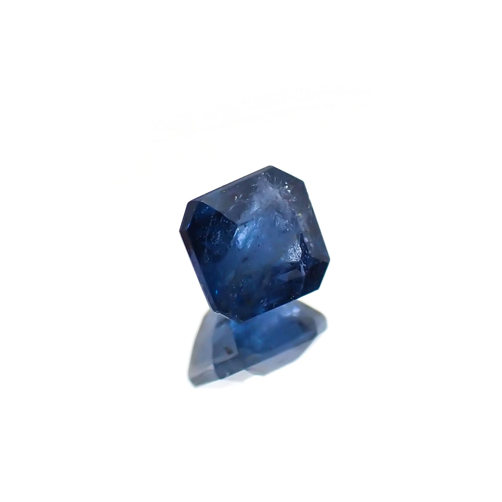 ガーナイト(宝石名 含コバルト・ガーナイト) ナイジェリア産 ソ付(彩珠) 0.398ct / 3.6x3.4mm前後 [260411552]