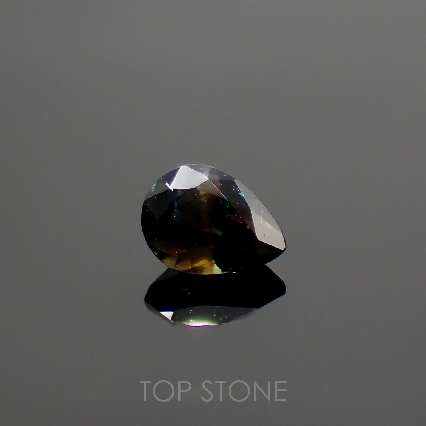 ゴールドシーンサファイア非加熱(宝石名シーン・サファイア) ケニア産 0.46ct 識別済[210712068]5.4×3.9mm前後