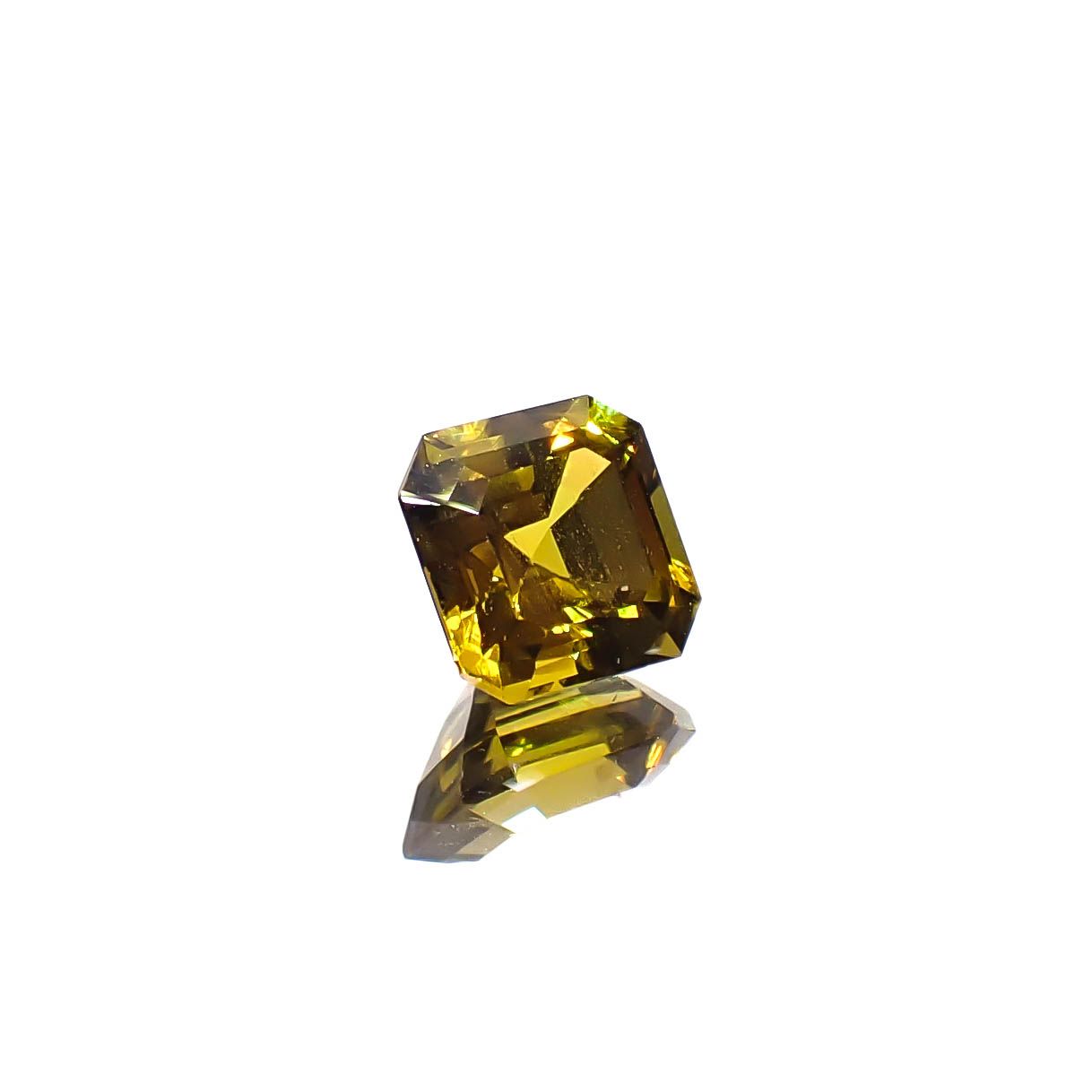 クリノゾイサイト(宝石名クリノゾイサイト)パキスタン産 0.98ct 識別済[250630596]5.6x5.5mm前後