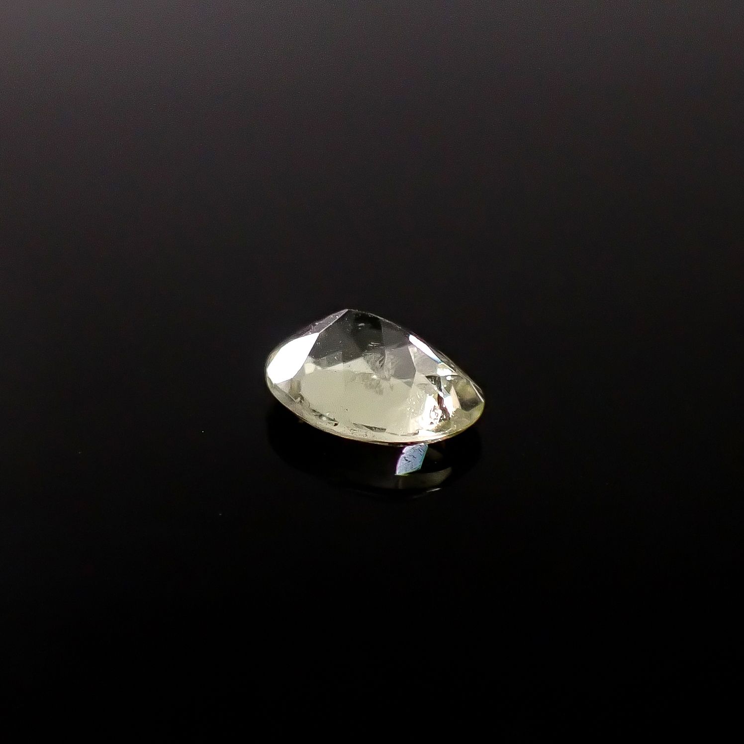 ブラジリアナイト(宝石名ブラジリアナイト)ブラジル産 識別済 0.45ct / 5.8x4.5mm前後 [260131497]